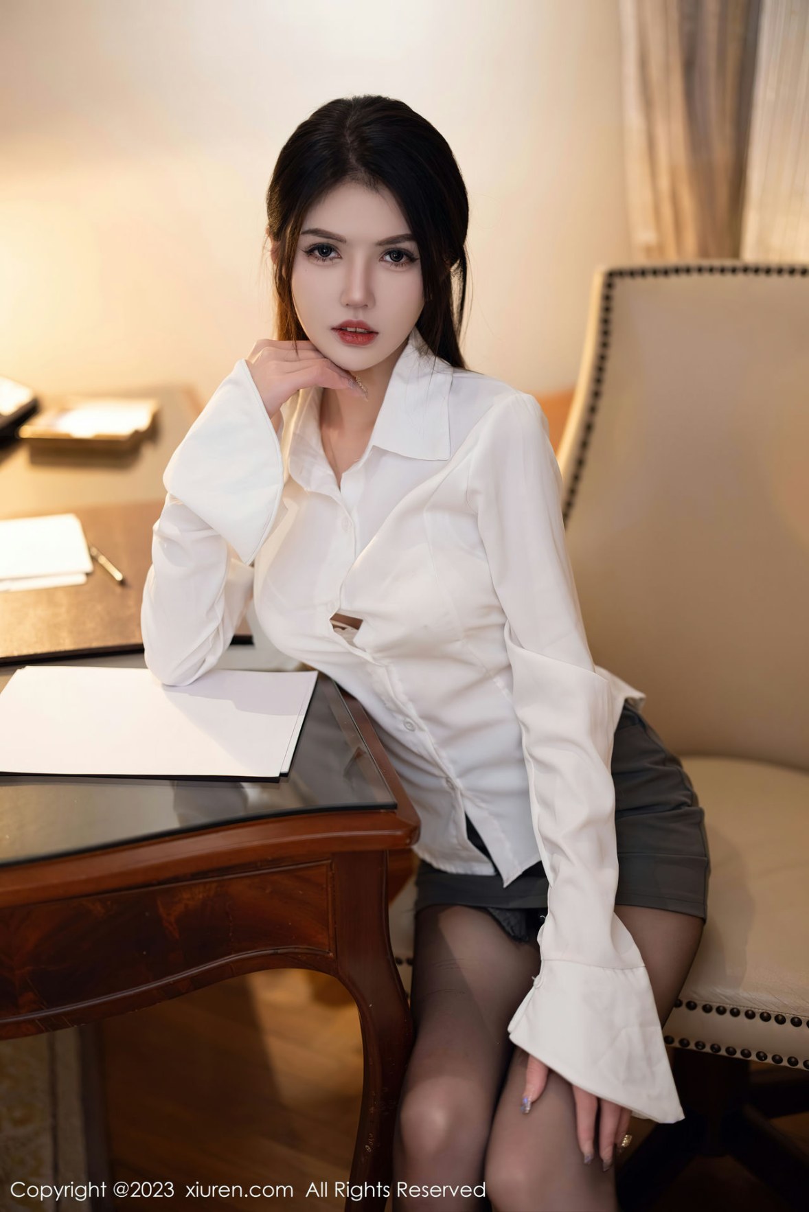 [XiuRen]高清写真图 2023.01.12 No.6125 媛媛酱belle 短裙丝袜