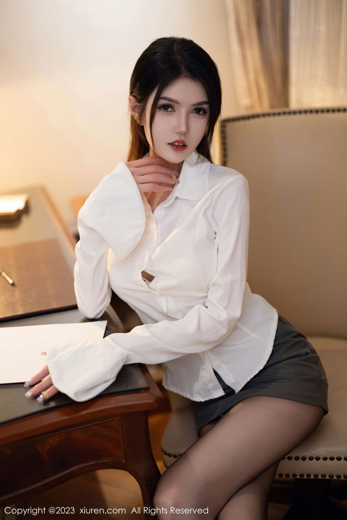 [XiuRen]高清写真图 2023.01.12 No.6125 媛媛酱belle 短裙丝袜