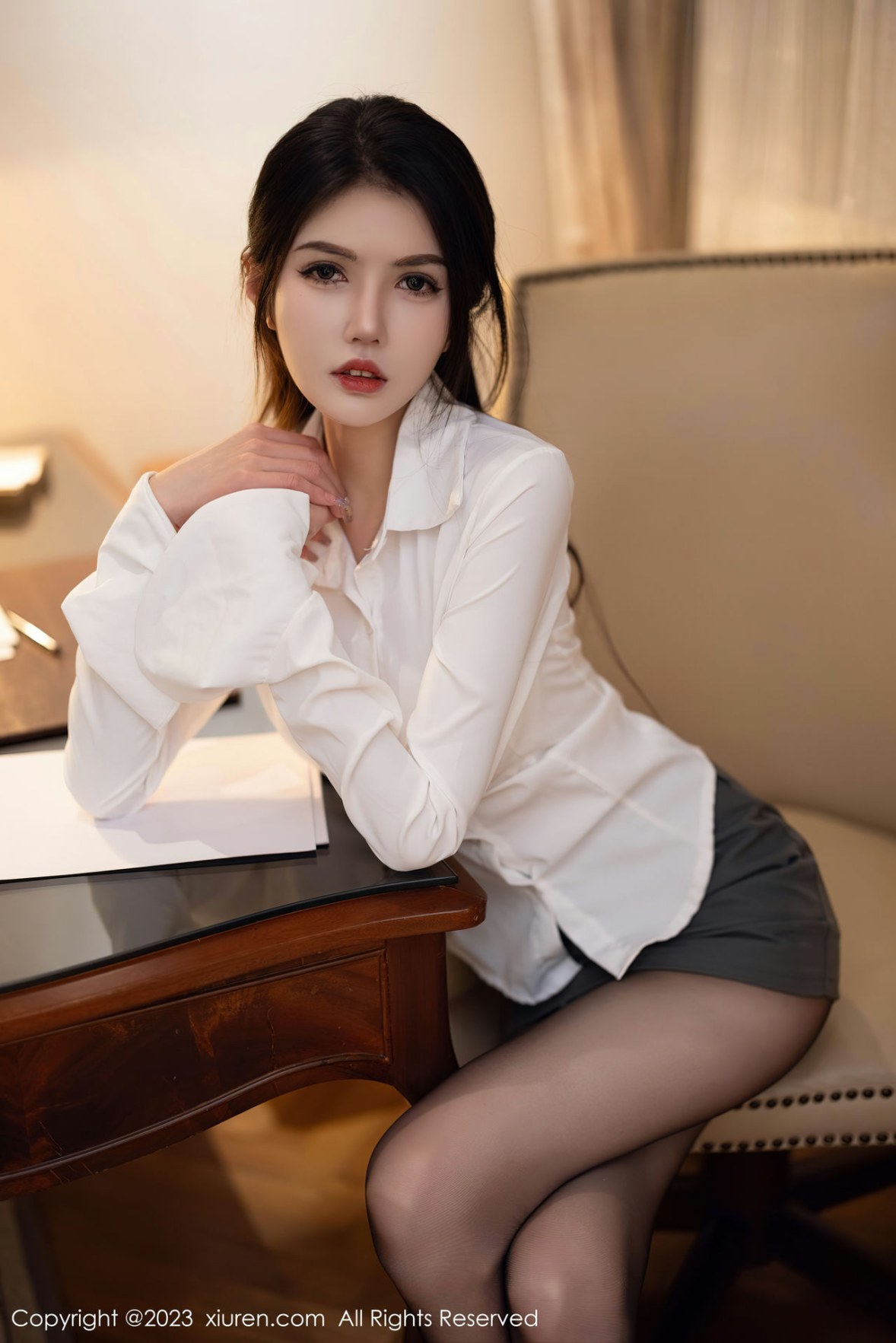 [XiuRen]高清写真图 2023.01.12 No.6125 媛媛酱belle 短裙丝袜