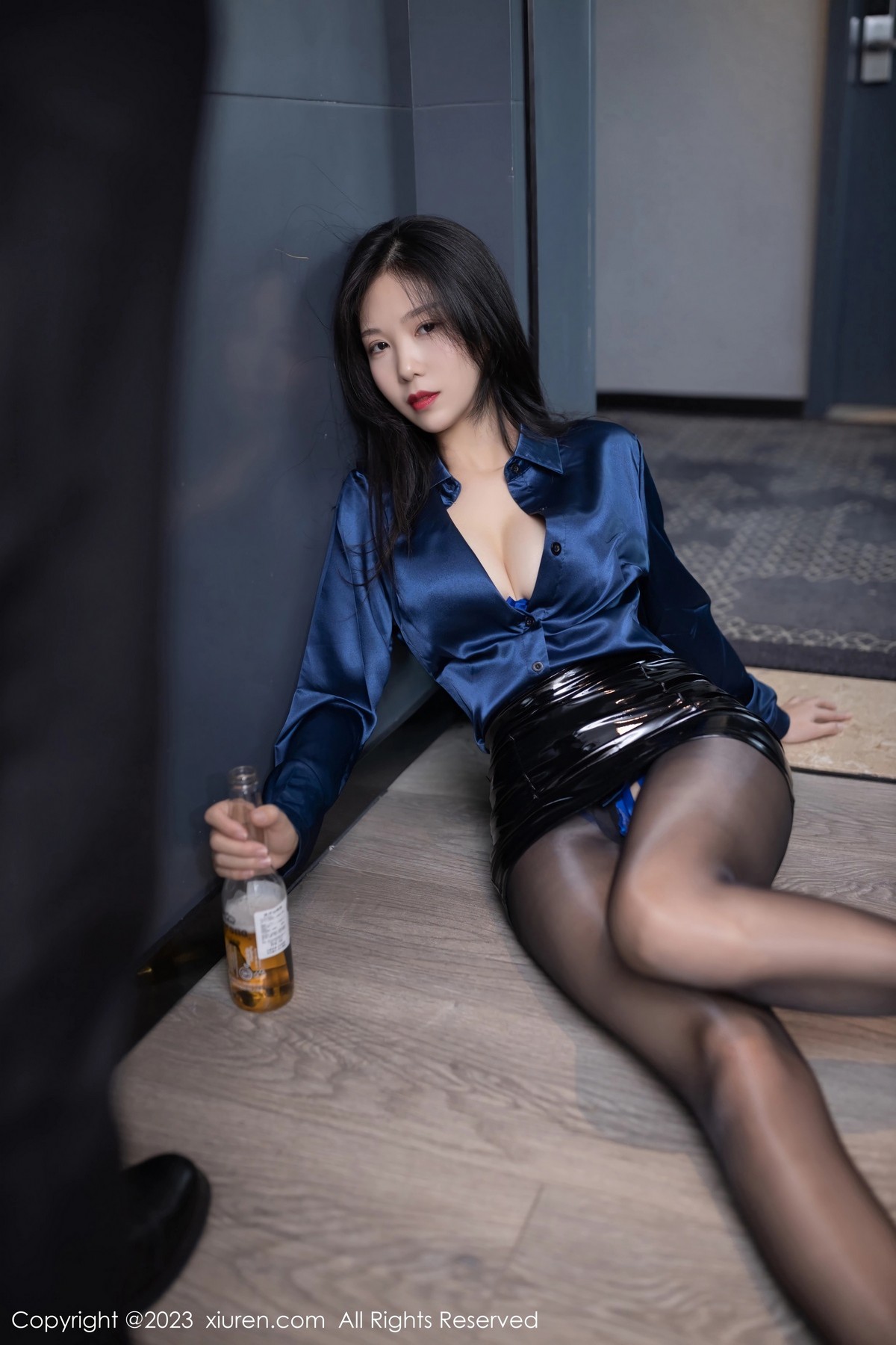 [XiuRen]高清写真图 2023.03.01 No.6345 利世 短裙美腿