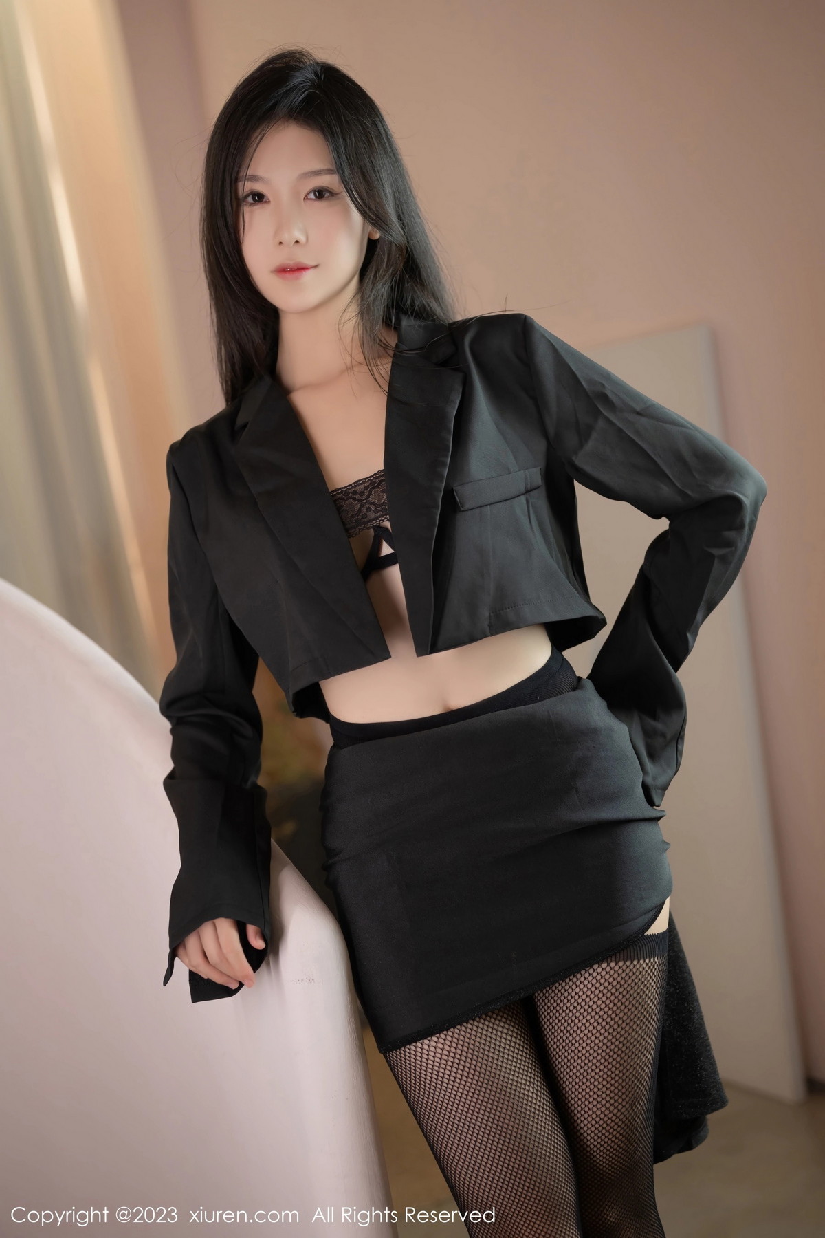 [XiuRen]高清写真图 2023.08.02 No.7175 利世 黑丝美腿