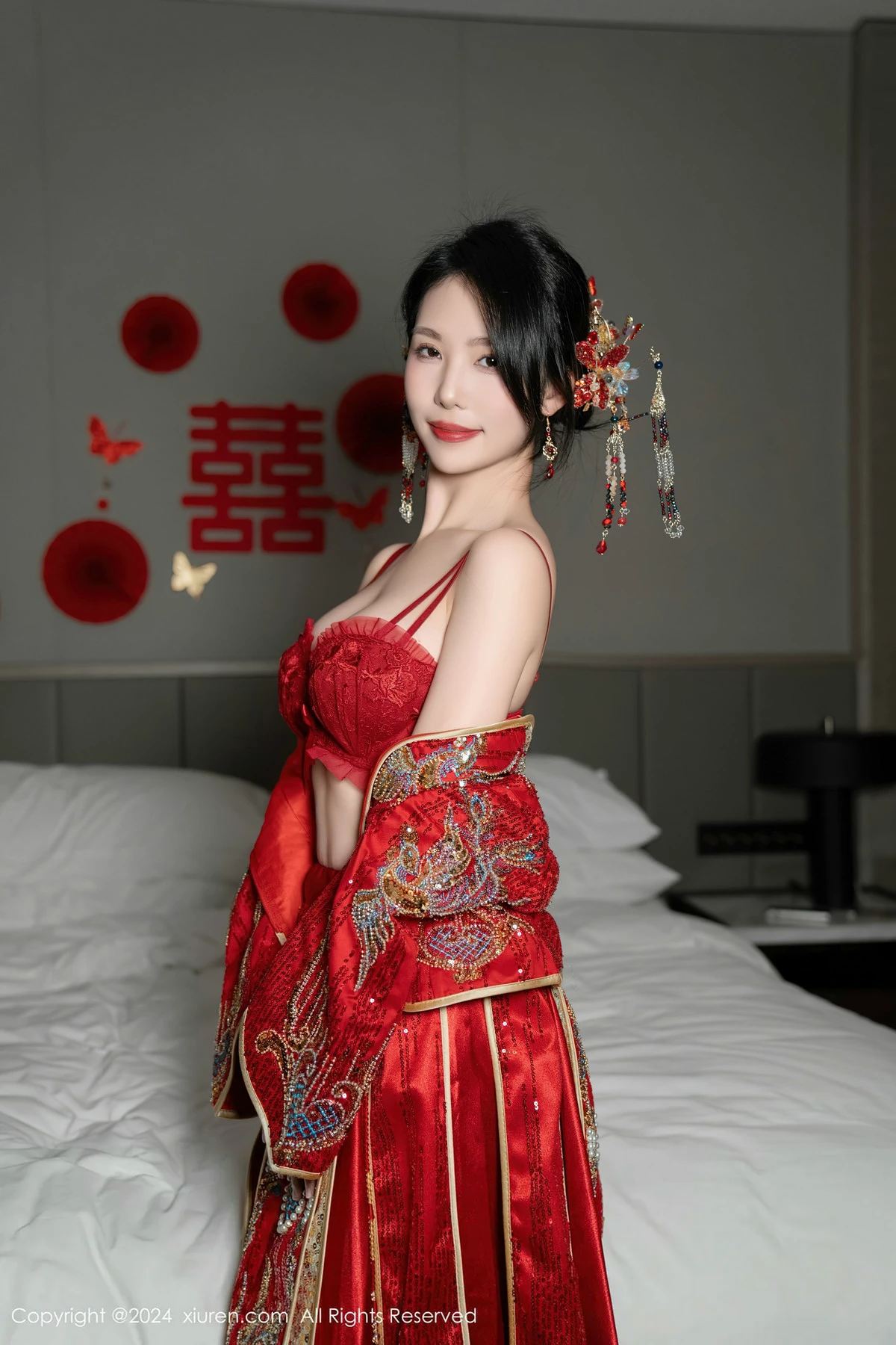 [XiuRen]高清写真图 2024.04.11 No.8376 利世 美腿丝袜