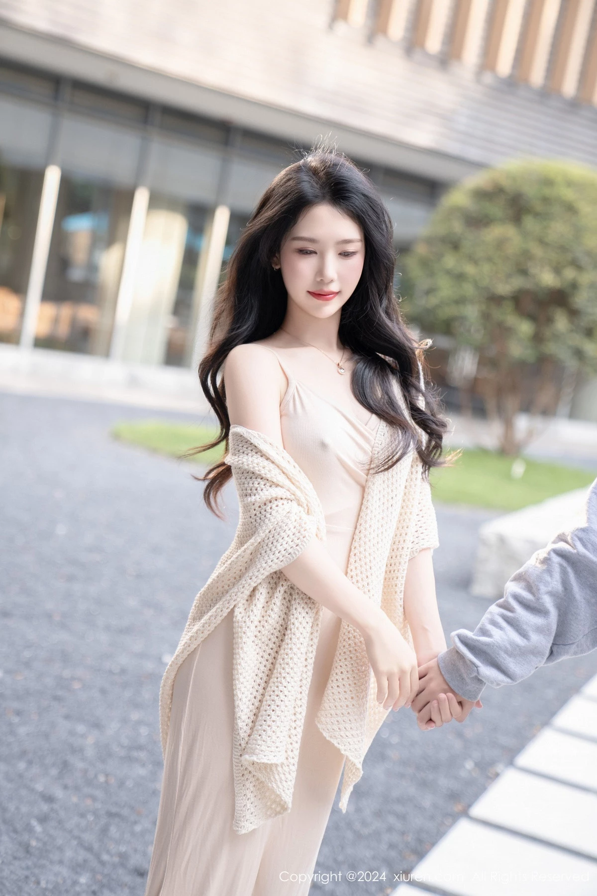 [XiuRen]高清写真图 2024.05.17 No.8559 利世 黑丝美腿