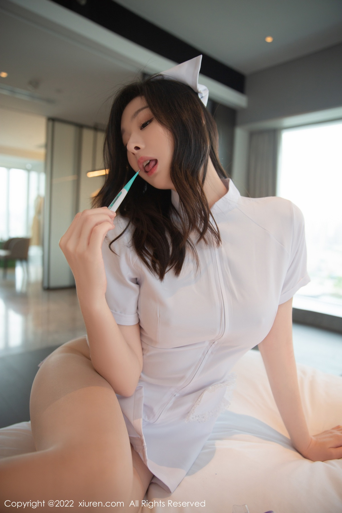 [XiuRen]高清写真图 2022.12.20 No.6020 是小逗逗 护士服美腿