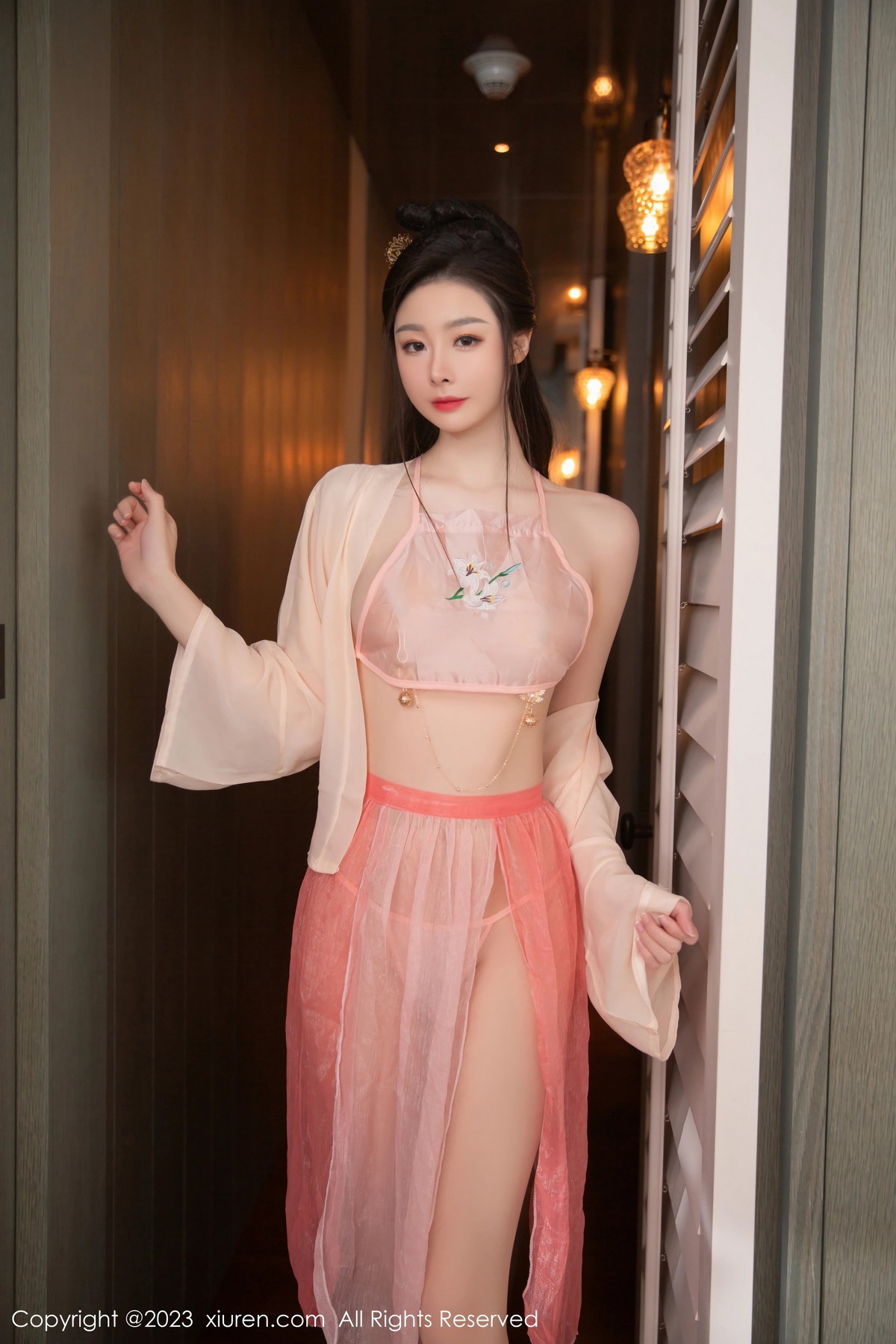 [XiuRen]高清写真图 2023.07.13 No.7075 是小逗逗 古典薄纱