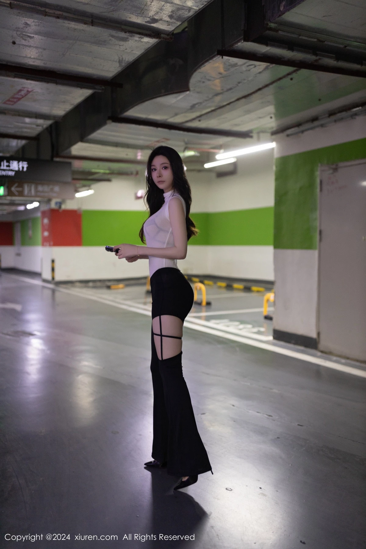 [XiuRen]高清写真图 2024.03.21 No.8270 小逗逗 性感美臀