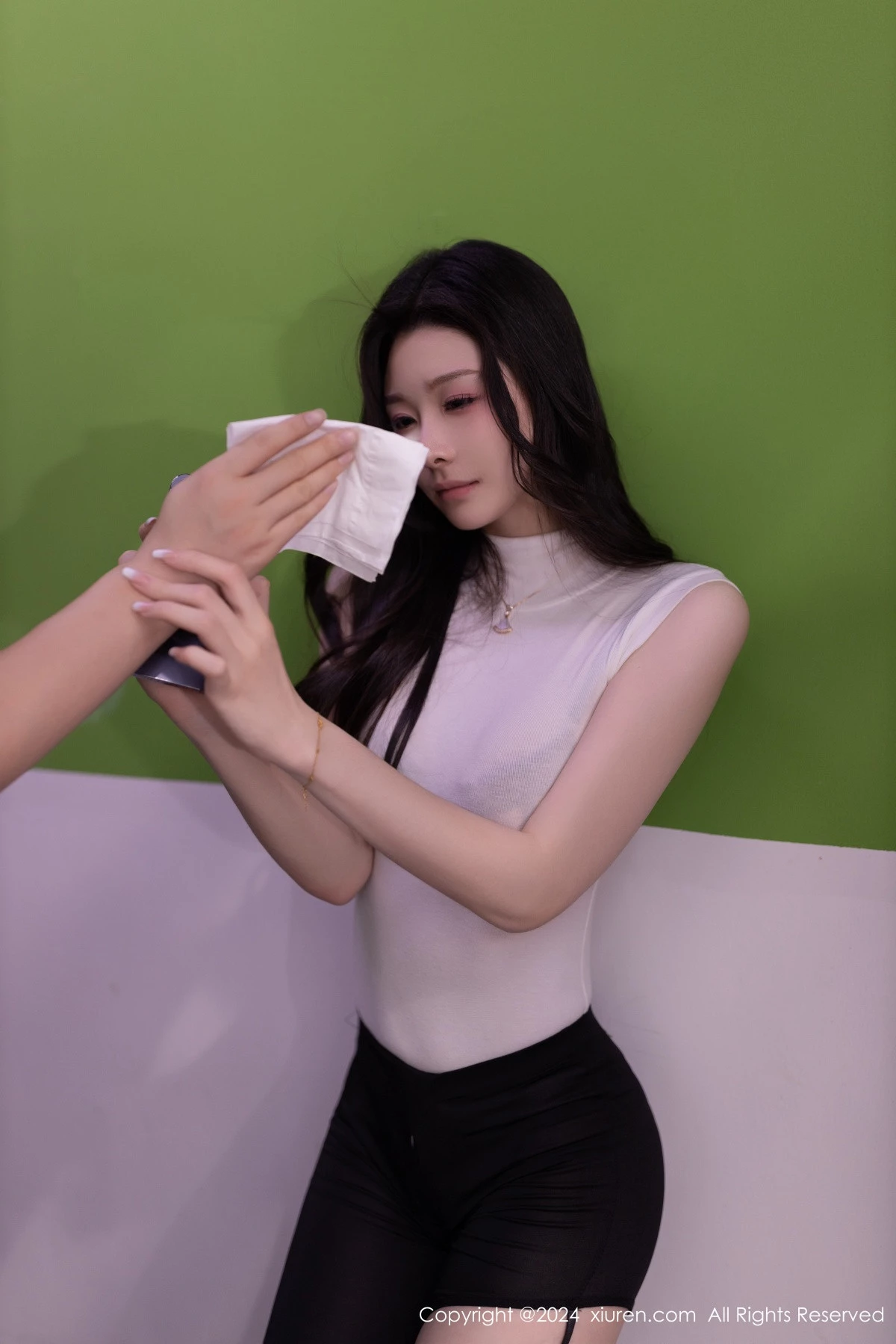 [XiuRen]高清写真图 2024.03.21 No.8270 小逗逗 性感美臀
