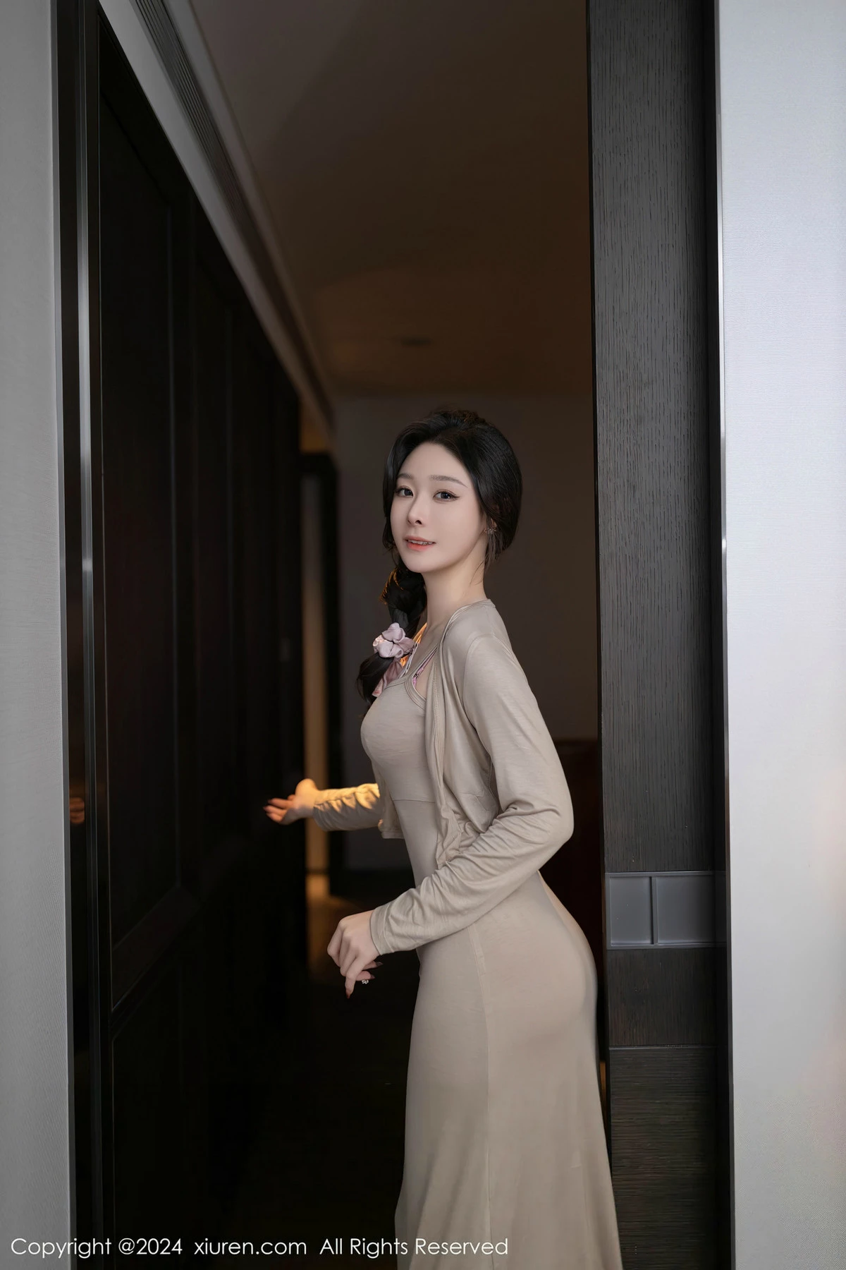 [XiuRen]高清写真图 2024.04.18 No.8417 小逗逗 丝袜美腿
