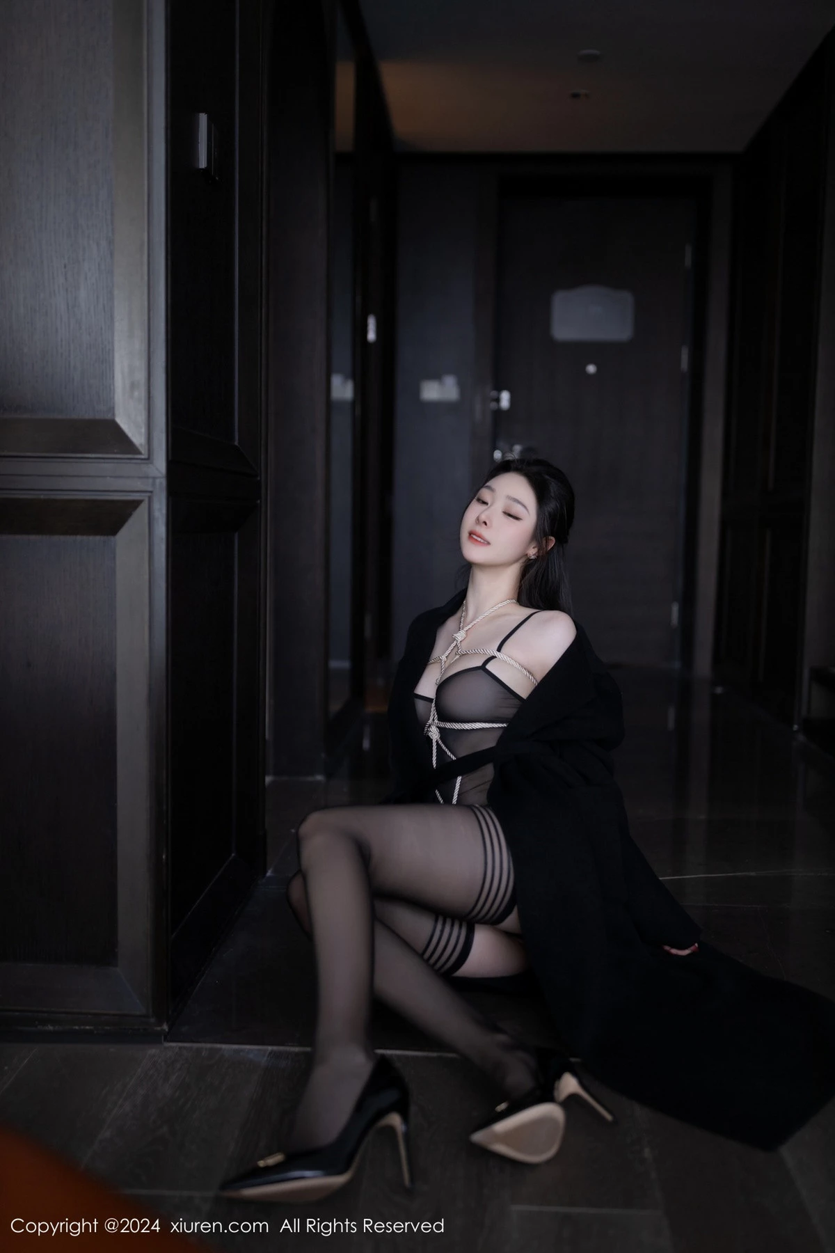 [XiuRen]高清写真图 2024.05.16 No.8552 小逗逗 黑丝美腿