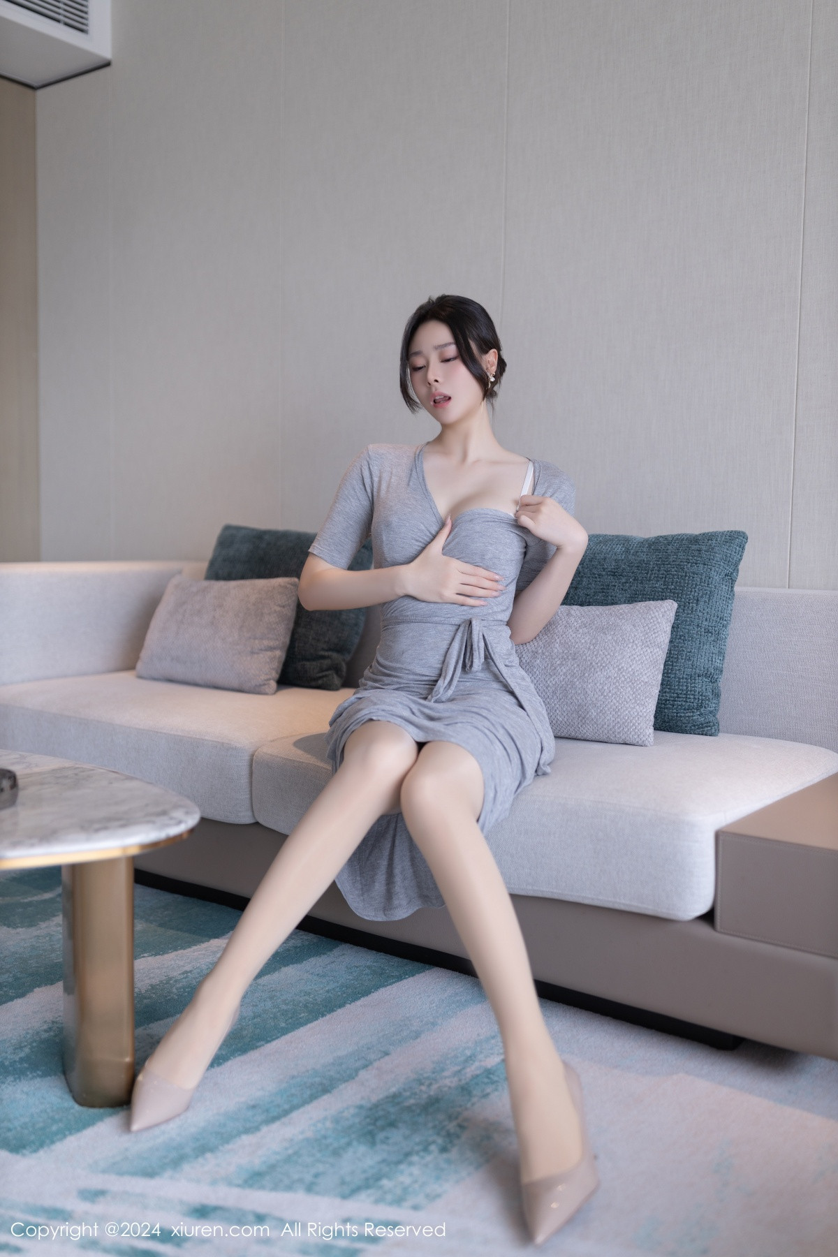 [XiuRen]高清写真图 2024.06.13 No.8699 小逗逗 丝袜美腿
