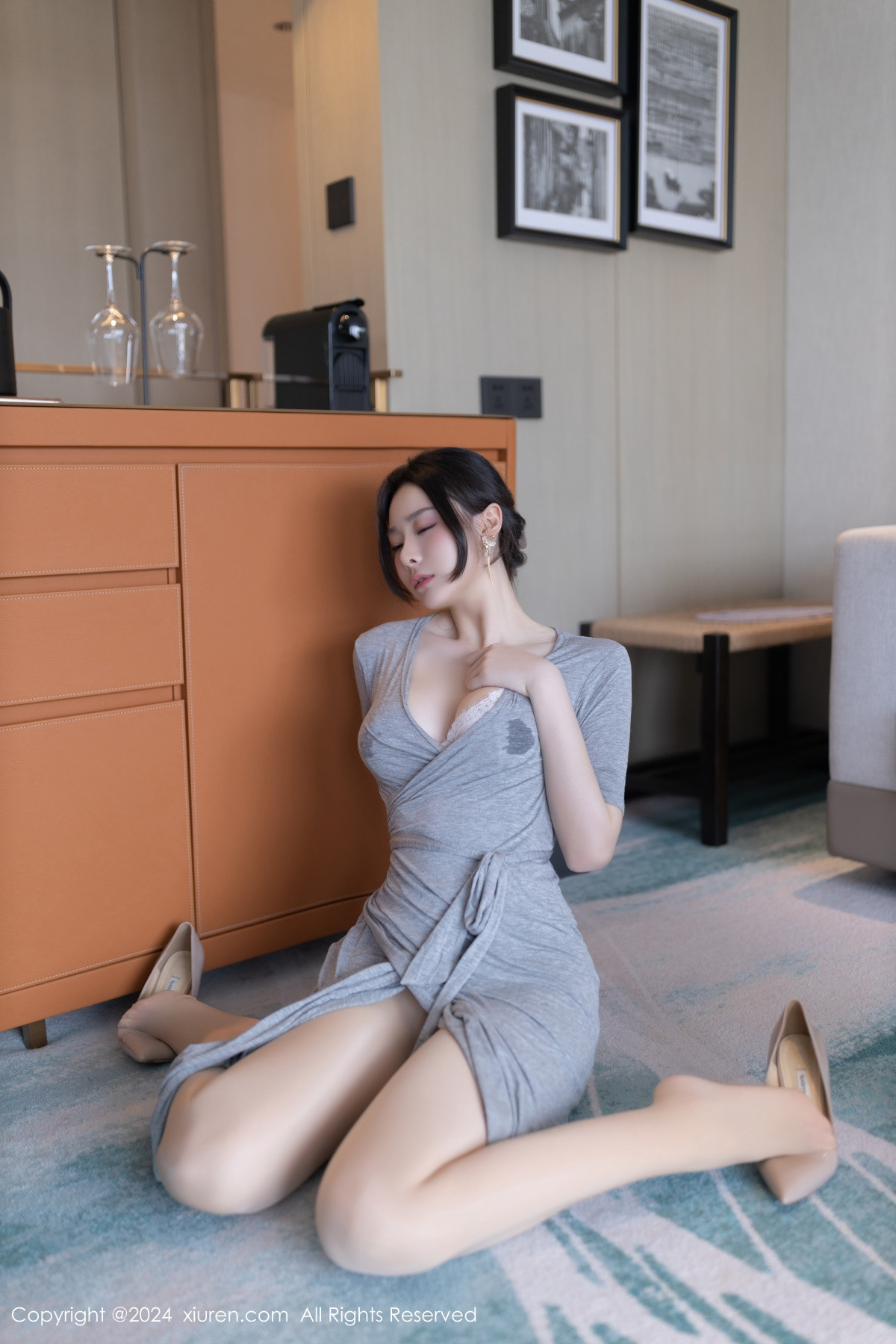 [XiuRen]高清写真图 2024.06.13 No.8699 小逗逗 丝袜美腿
