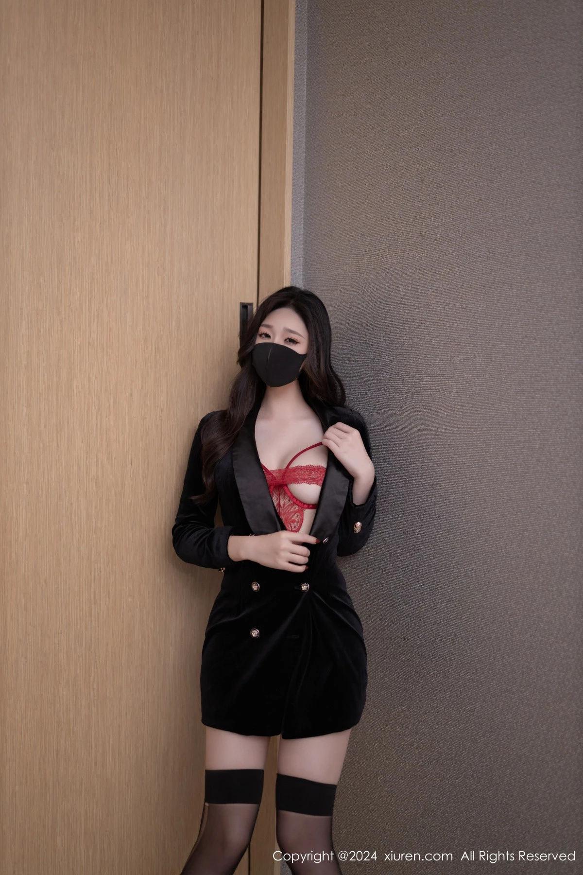 [XiuRen]高清写真图 2024.09.14 No.9168 小逗逗 黑丝美腿