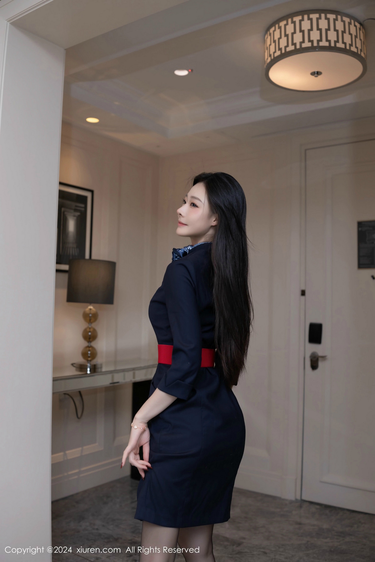 [XiuRen]高清写真图 2024.12.13 No.9597 小逗逗 黑丝美腿