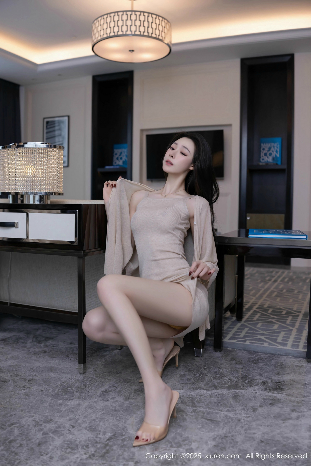 [XiuRen]高清写真图 2025.02.08 No.9858 小逗逗 美腿性感