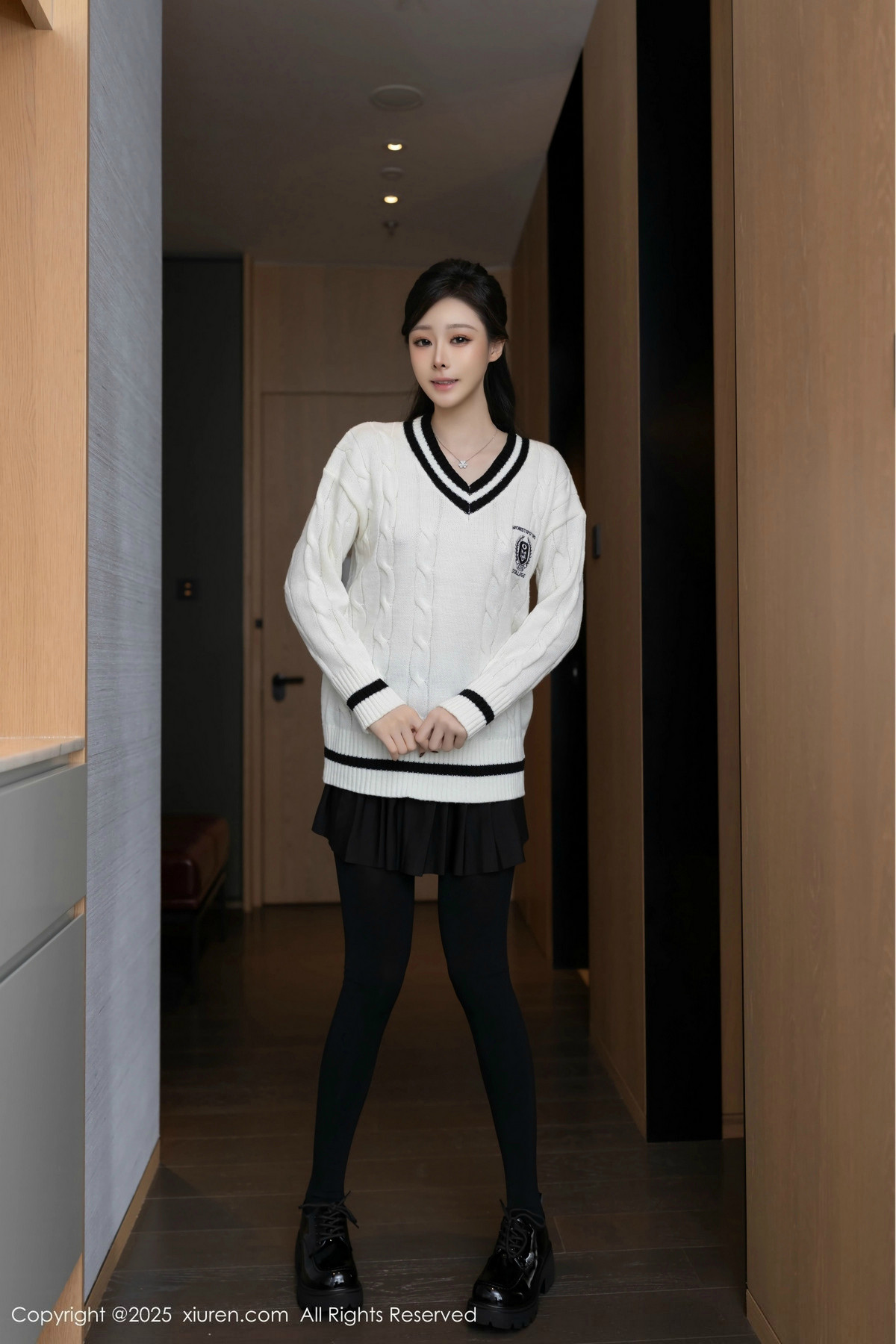 [XiuRen]高清写真图 2025.03.07 No.9986 小逗逗 丝袜美腿
