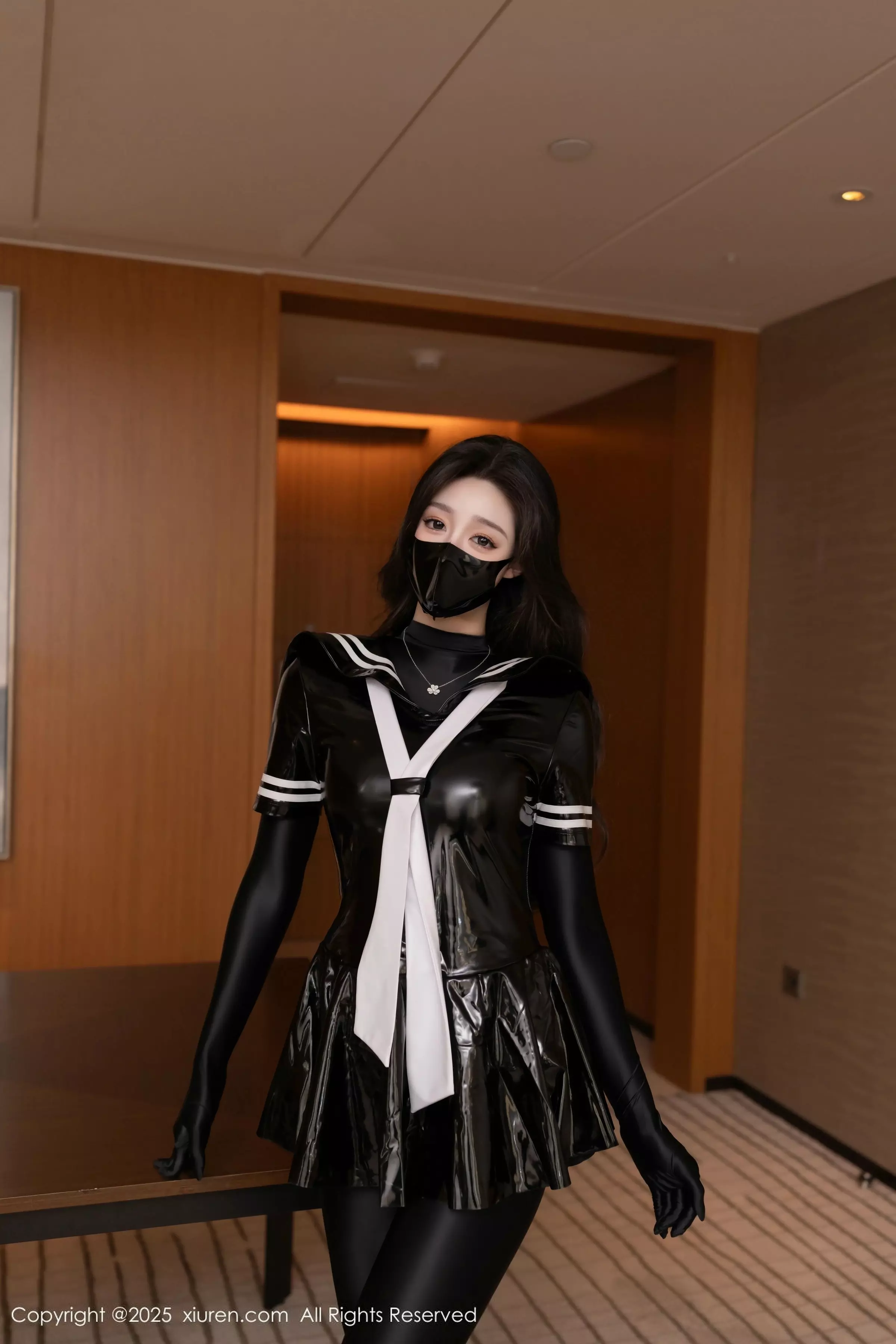 [XiuRen]高清写真图 2025.03.28 No.10087 小逗逗 黑色胶衣