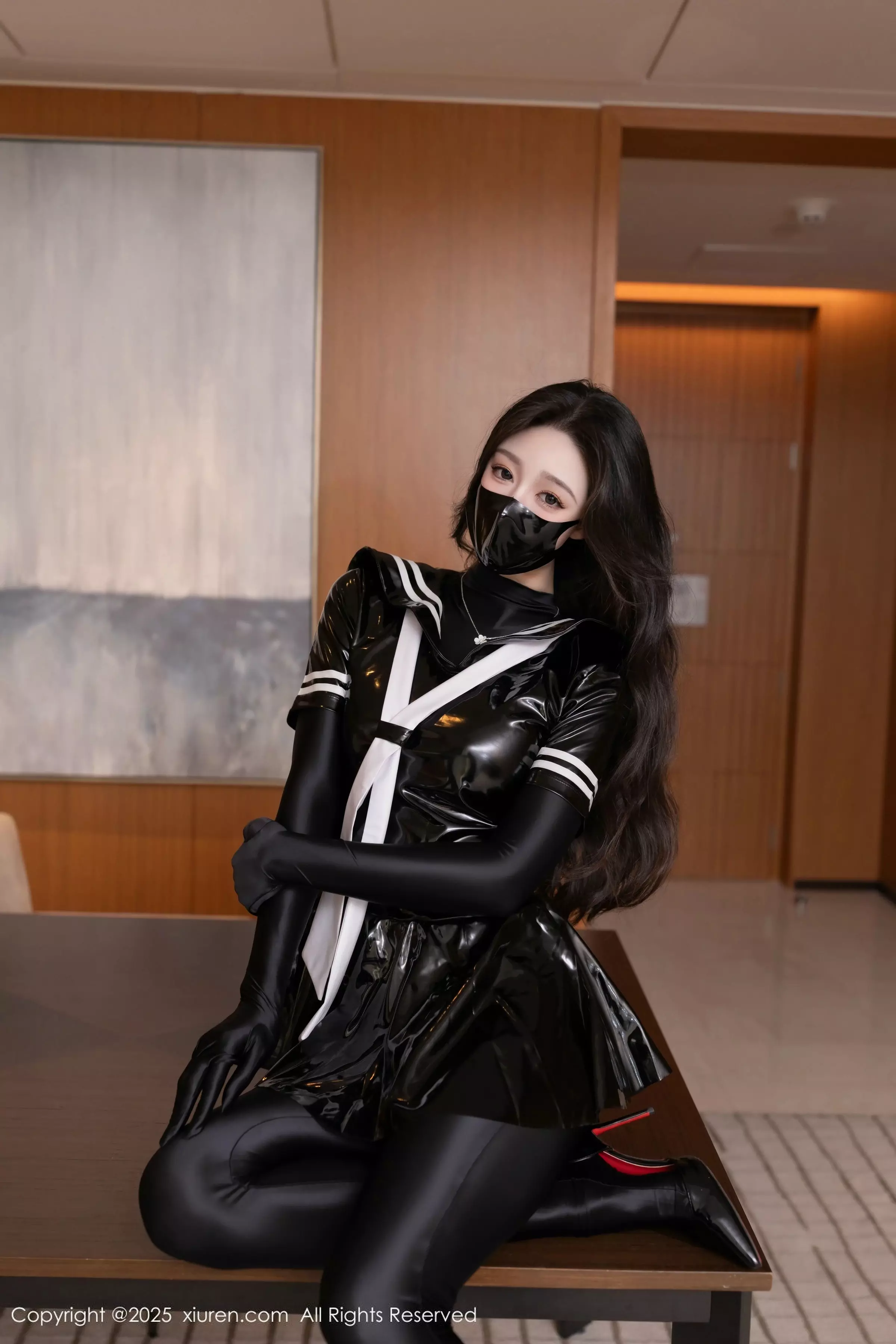 [XiuRen]高清写真图 2025.03.28 No.10087 小逗逗 黑色胶衣