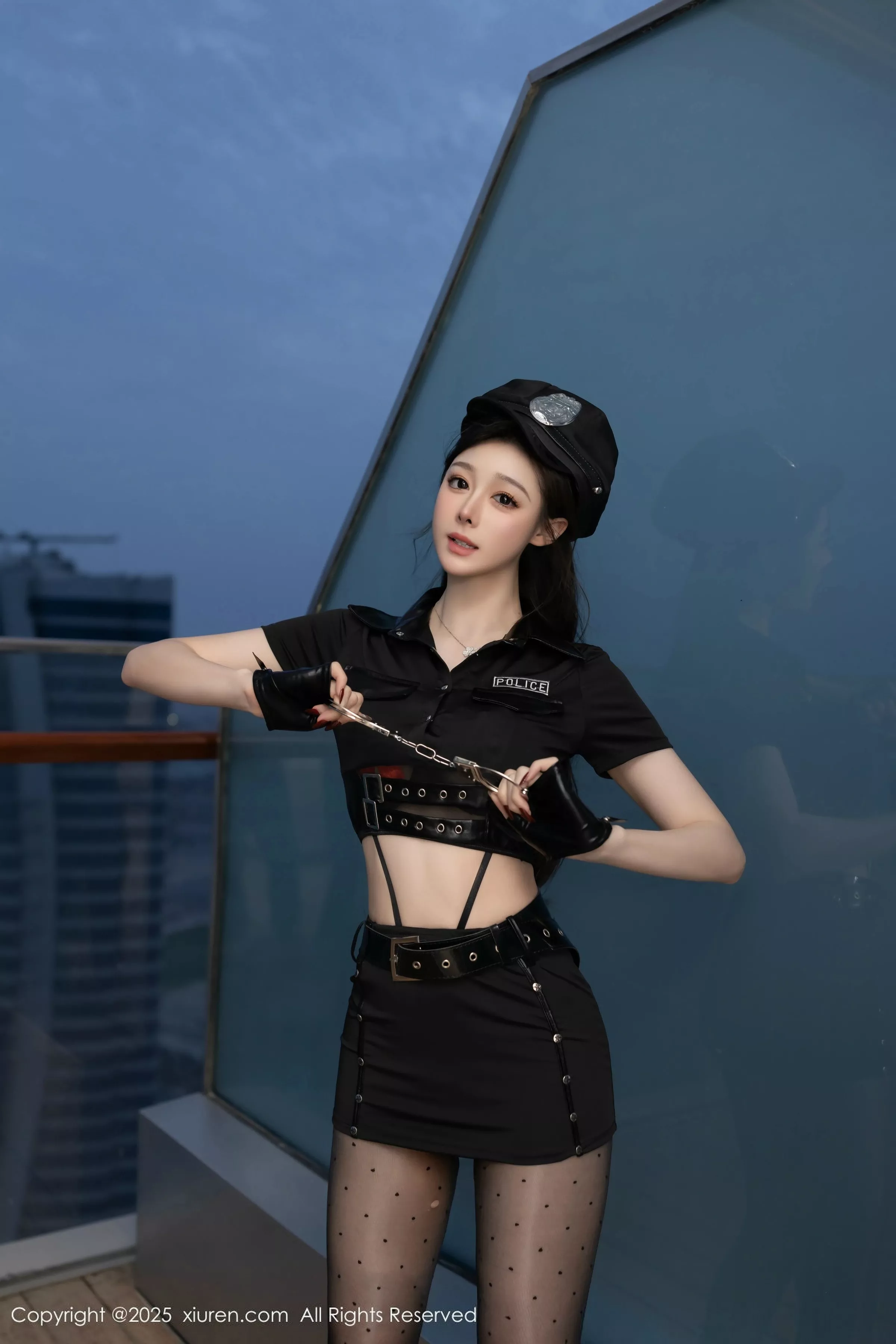 [XiuRen]高清写真图 2025.04.03 No.10115 小逗逗 黑色制服