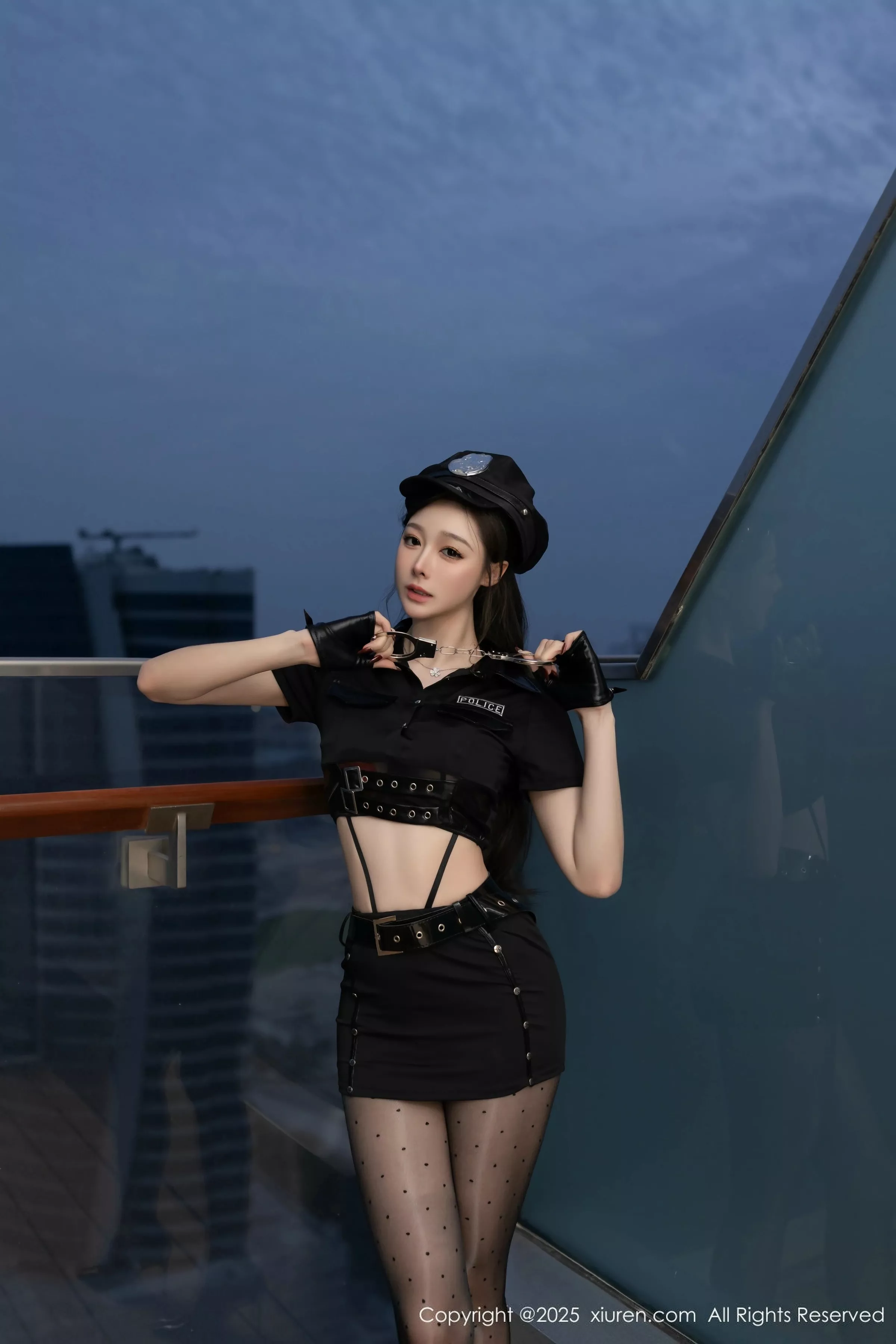 [XiuRen]高清写真图 2025.04.03 No.10115 小逗逗 黑色制服