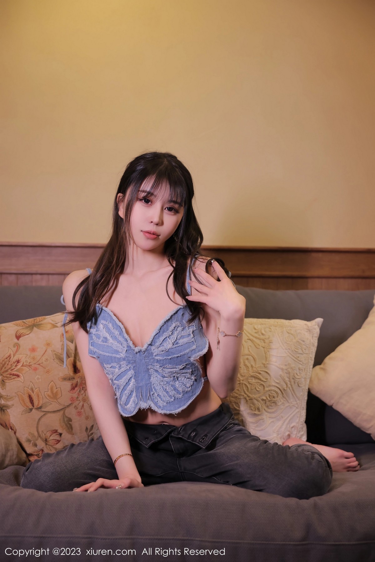 [XiuRen]高清写真图 2023.03.22 No.6449 tina_甜仔 美腿妩媚