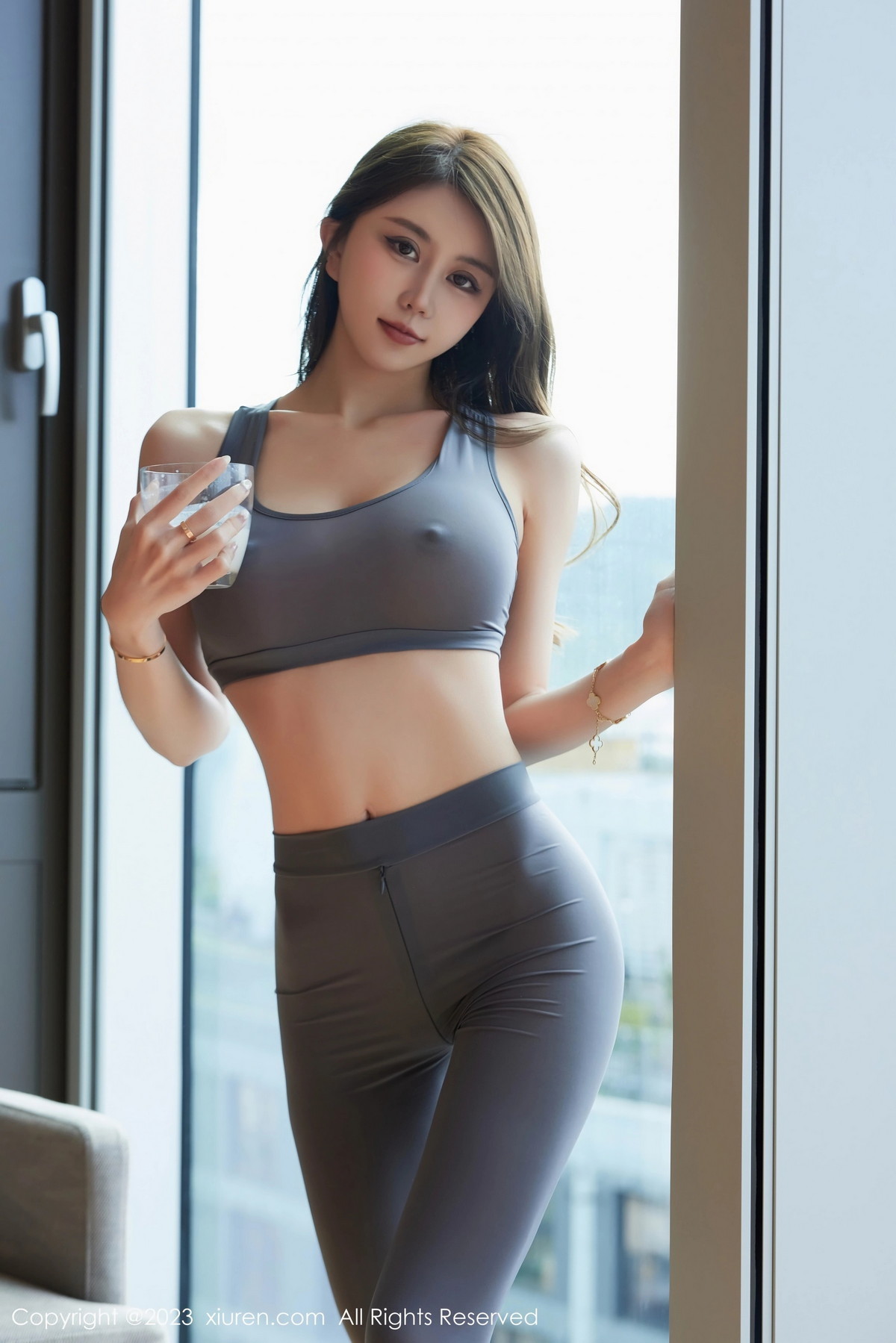 [XiuRen]高清写真图 2023.10.25 No.7557 tina_甜仔 美腿瑜伽服