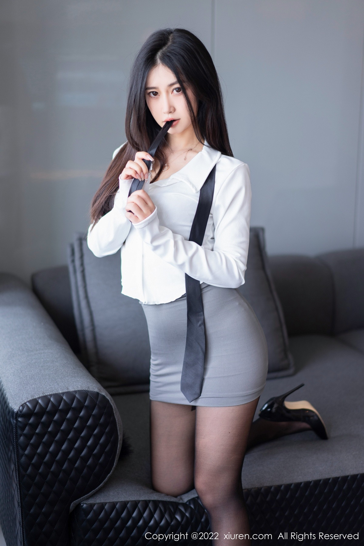[XiuRen]高清写真图 2022.11.02 No.5795 laura阿姣 黑丝美腿