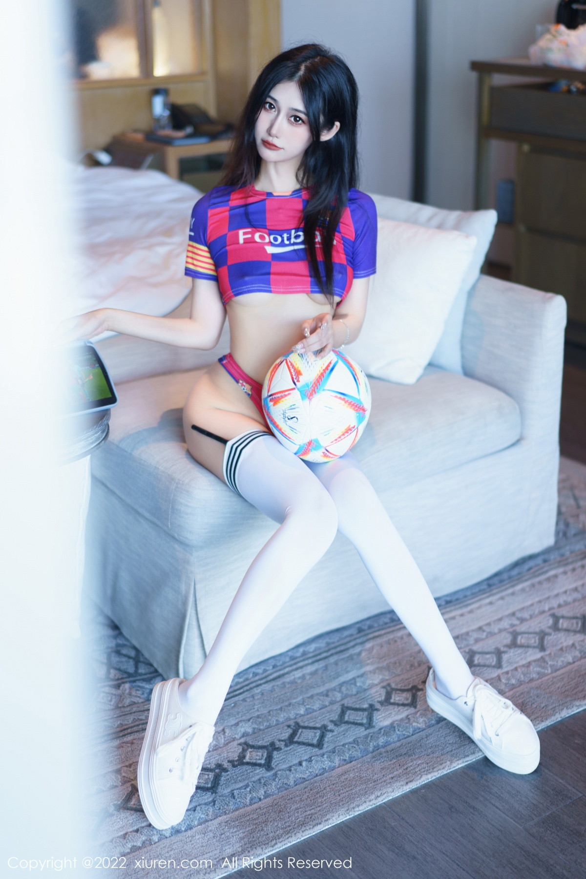 [XiuRen]高清写真图 2022.12.15 No.6004 laura阿姣 美腿足球