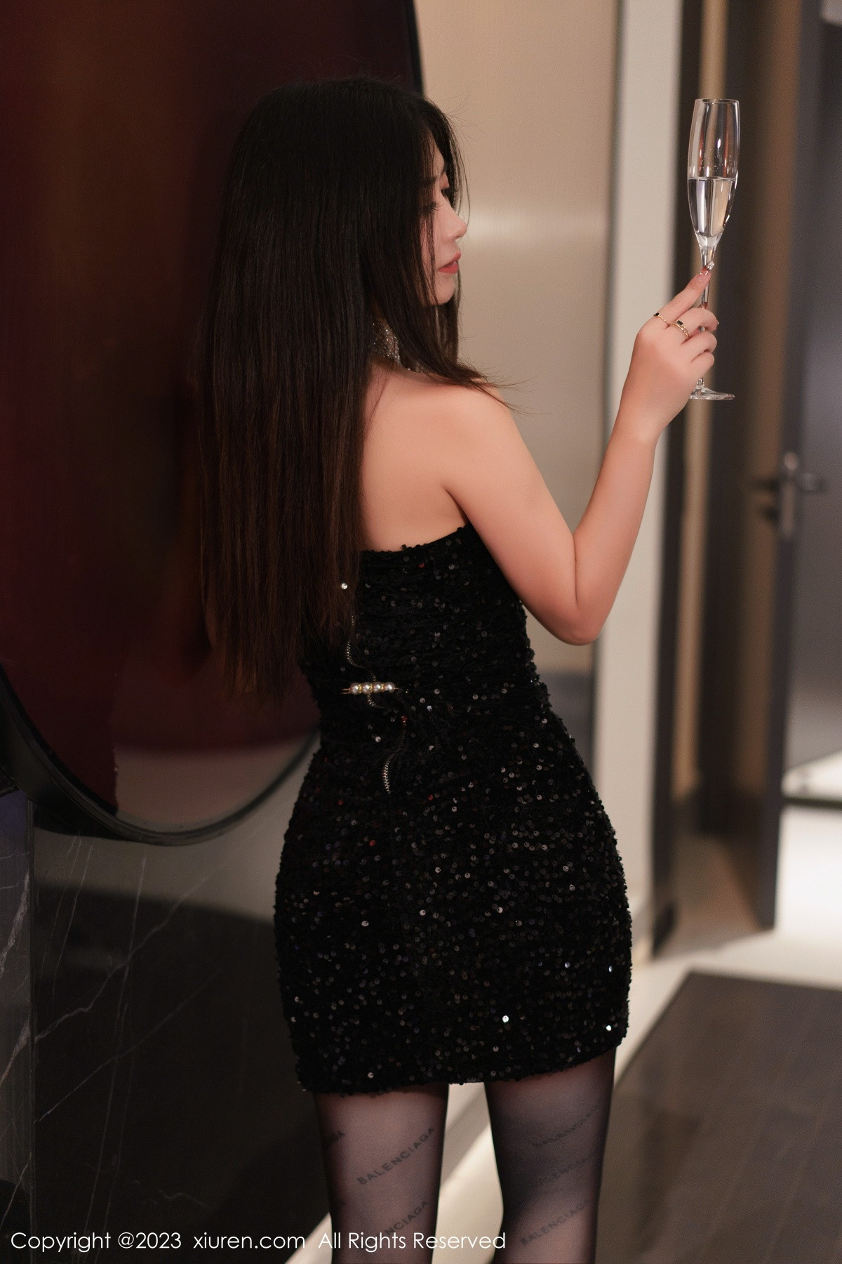 [XiuRen]高清写真图 2023.02.09 No.6244 laura阿姣 黑丝美腿