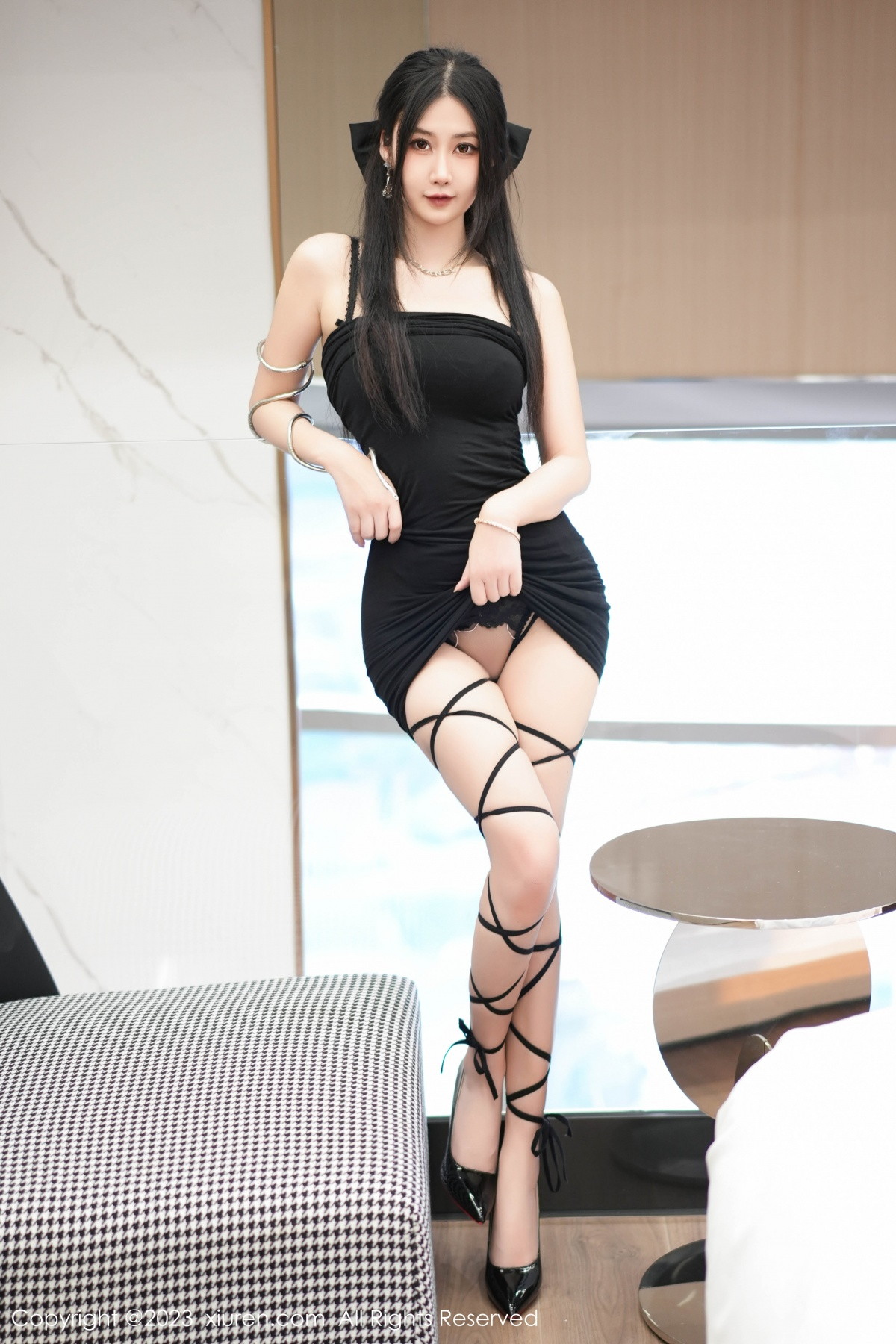 [XiuRen]高清写真图 2023.09.15 No.7394 laura阿姣 妩媚美腿