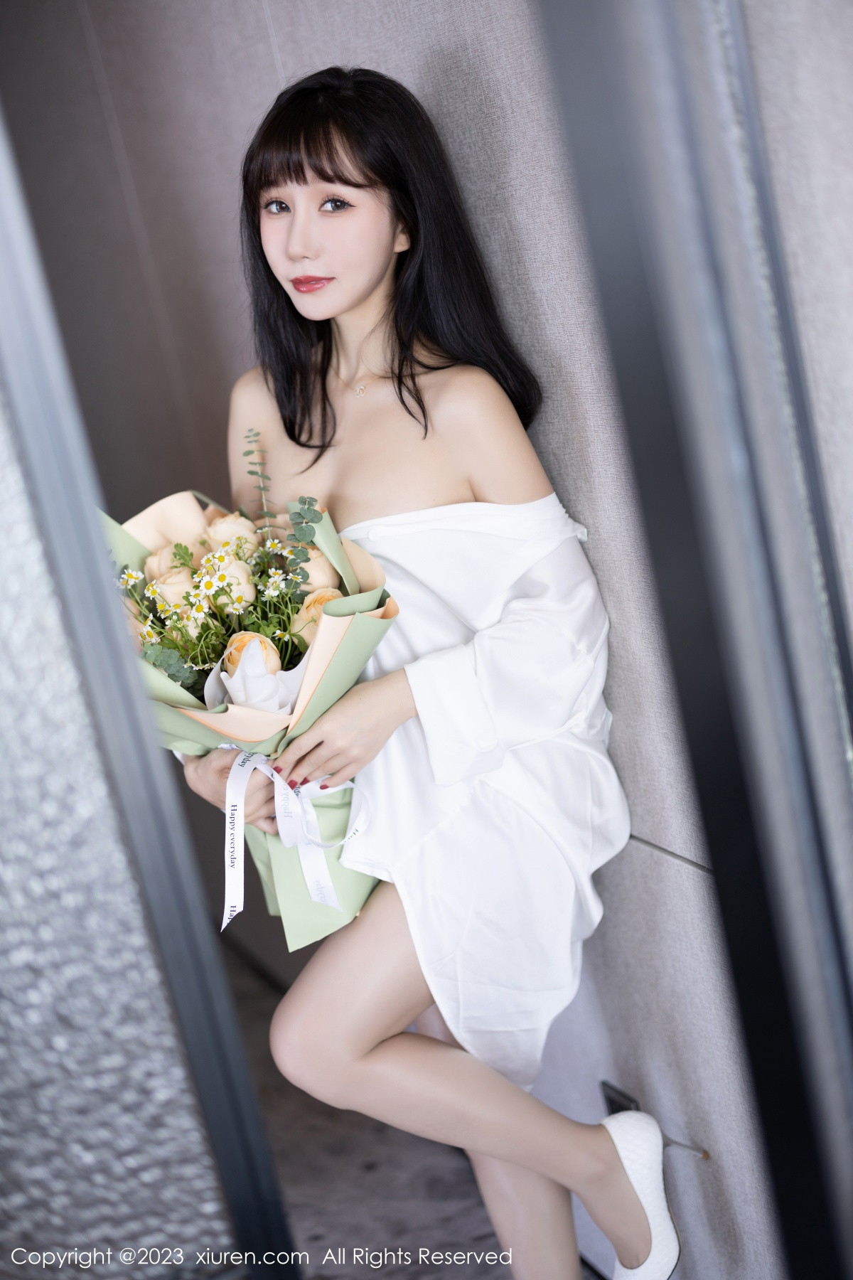 [XiuRen]高清写真图 2023.01.18 No.6153 波巧酱 丝袜美腿