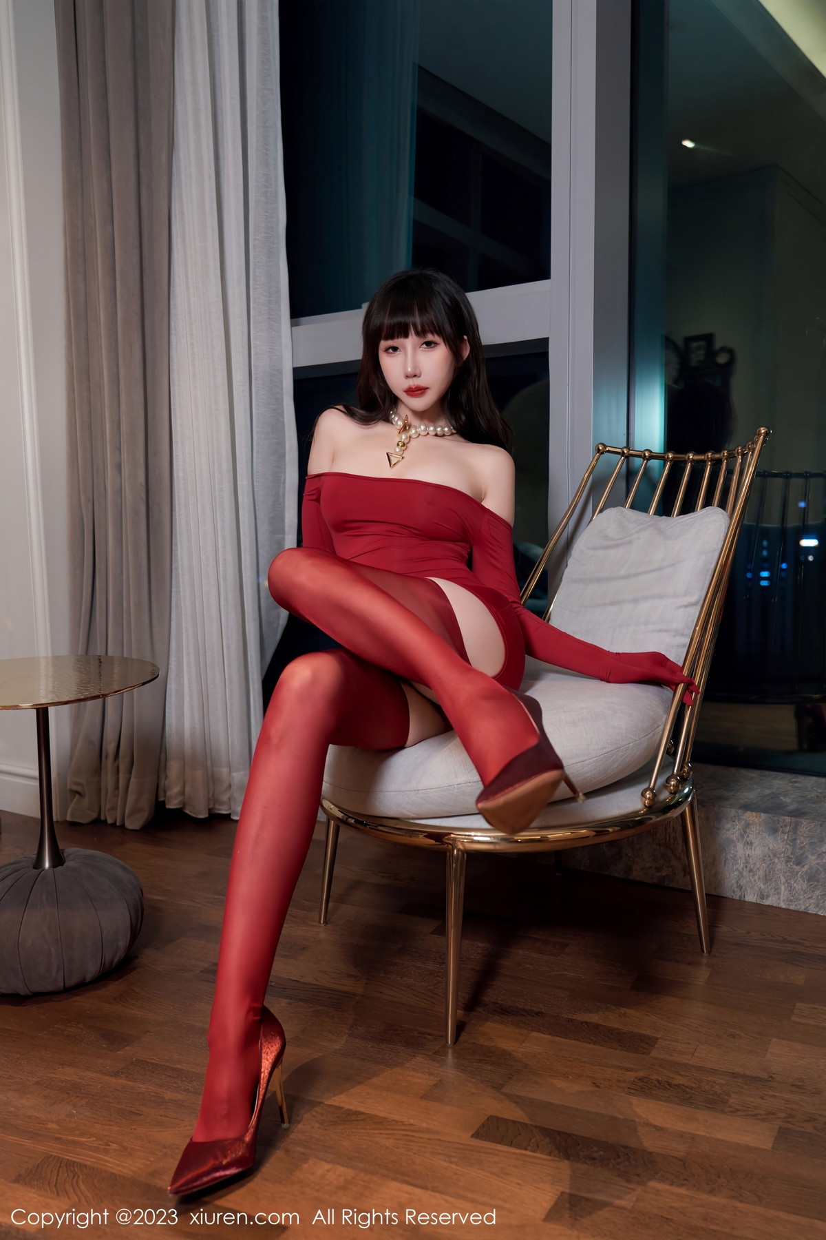 [XiuRen]高清写真图 2023.07.24 No.7125 波巧酱 红丝吊袜