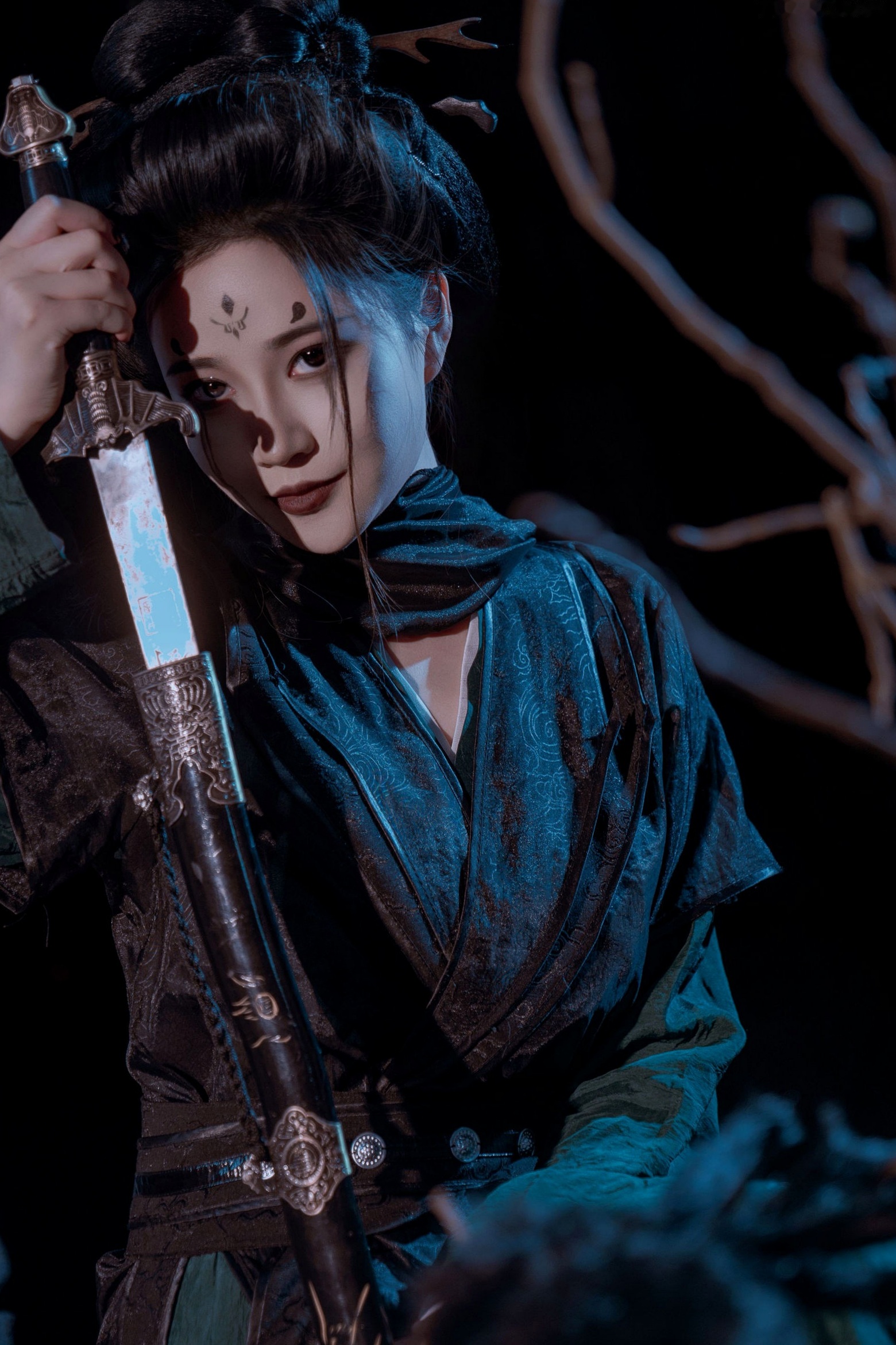 年年Nnian-四妹古风侠女剑客角色扮演，暗黑冷艳风格，绝美身材大尺度私房诱惑写真