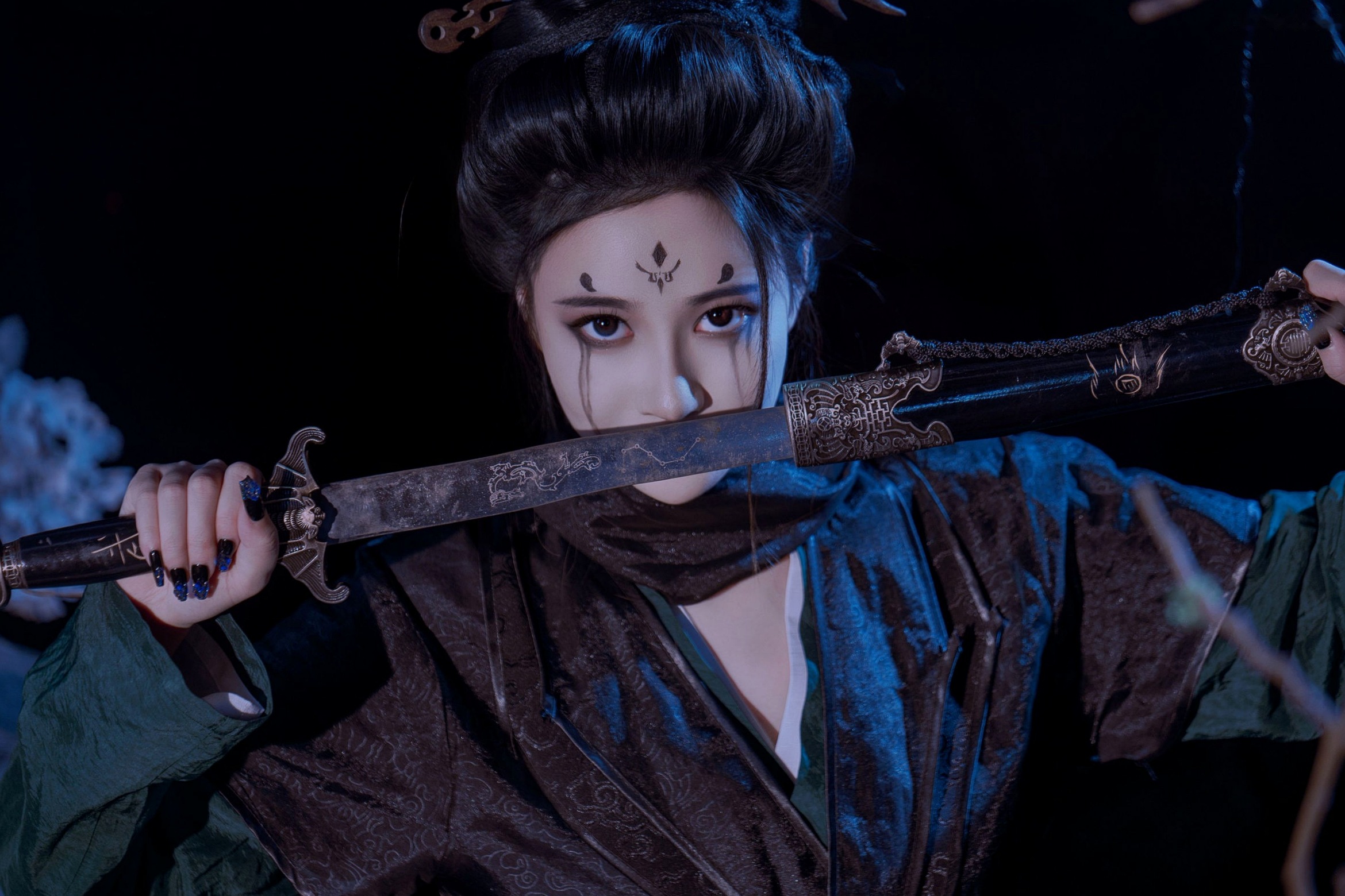 年年Nnian-四妹古风侠女剑客角色扮演，暗黑冷艳风格，绝美身材大尺度私房诱惑写真