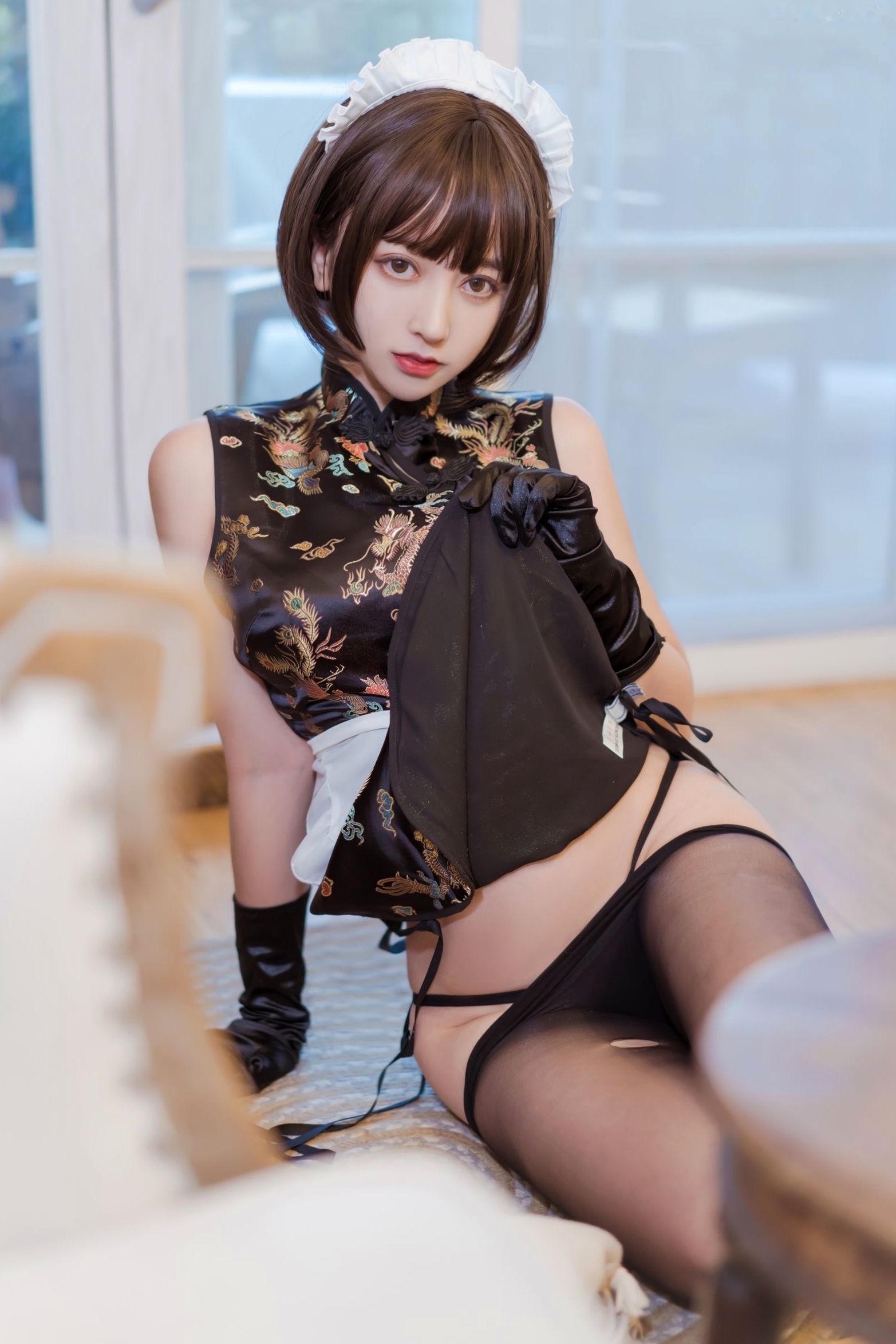 过期米线线喵-黑丝旗袍女仆装，古典与现代碰撞的极致诱惑，私房角色扮演大片