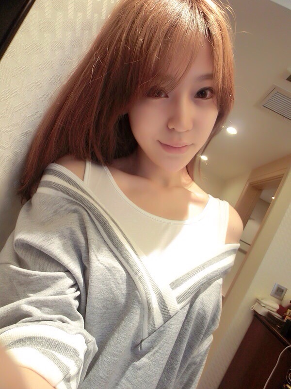 戴眼镜的性感美女