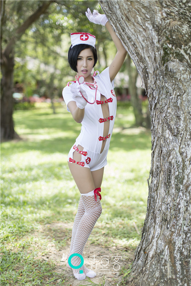 娜依灵儿白丝制服诱惑 忍不住看了3遍!