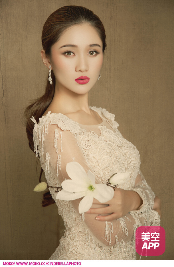 长发美女婚纱写真 优雅迷人