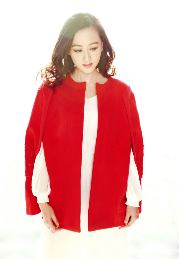 李依晓李雯雯红衣白裙甜美动人