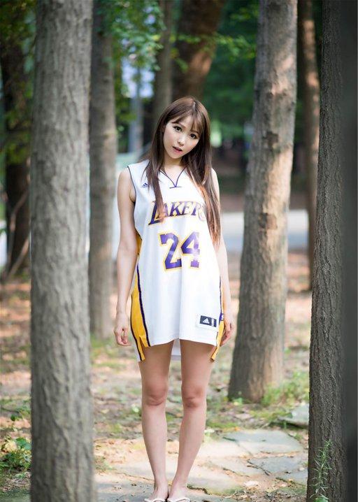 韩国性感美女李恩慧可爱甜美着球衣写真