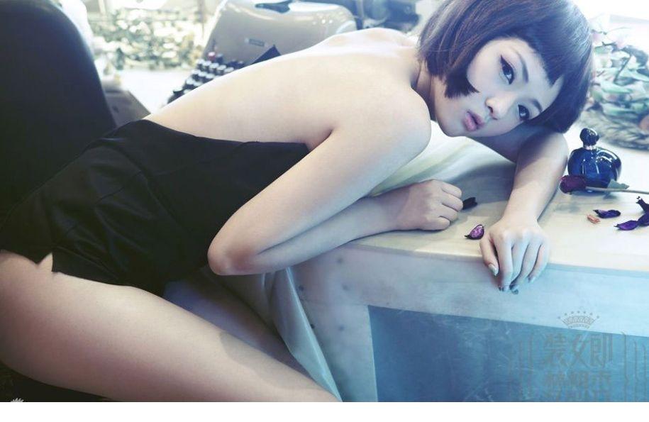 童颜萝莉闪闪maity爆乳出镜写真摄影艺术照片