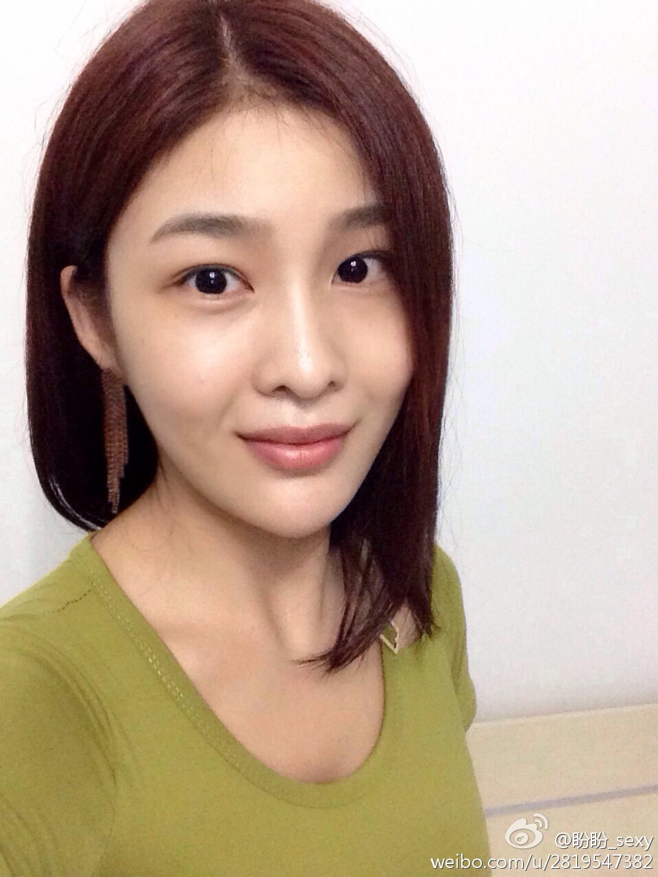 qq美女纹身皮肤透明