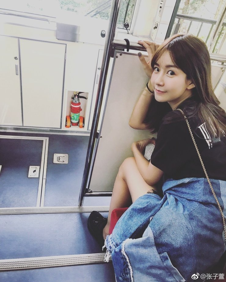 辣妈张子萱游日本 大秀长腿美似少女