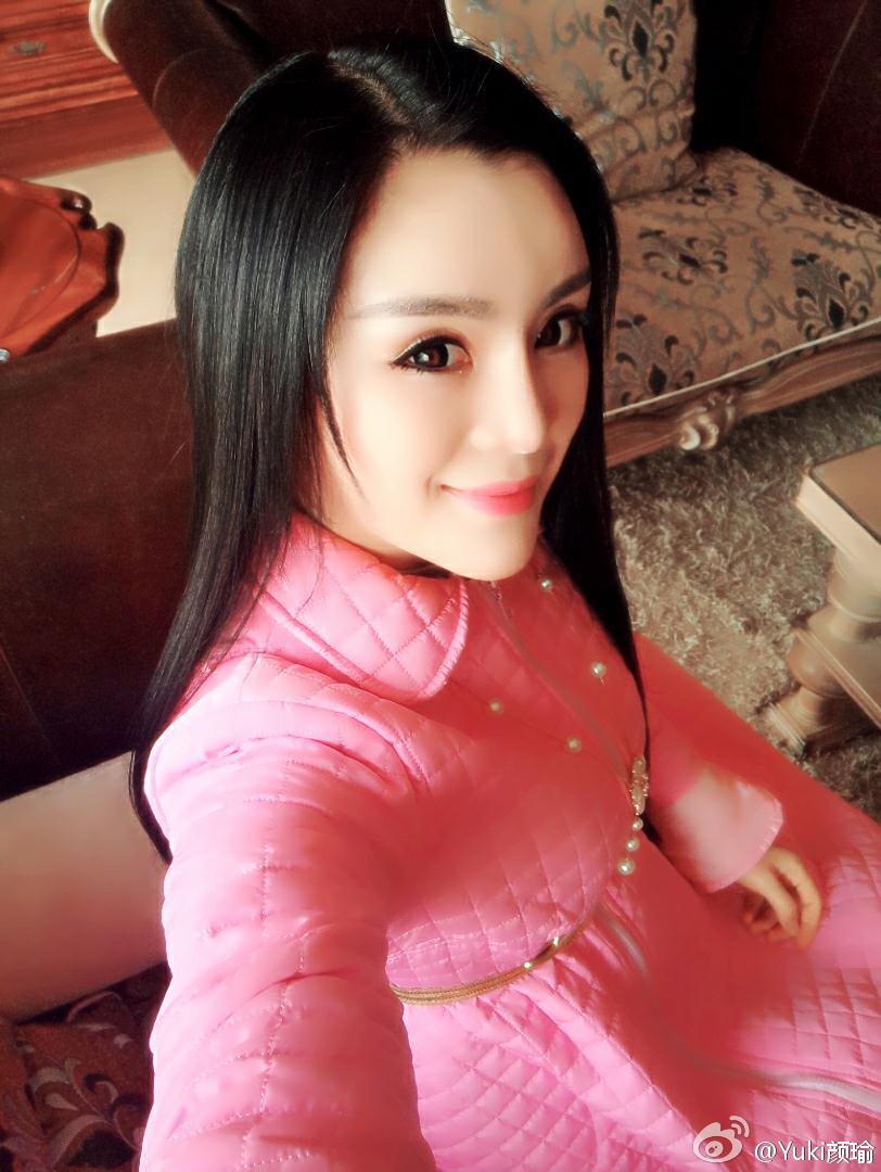 90后美女校花纯没私房自拍