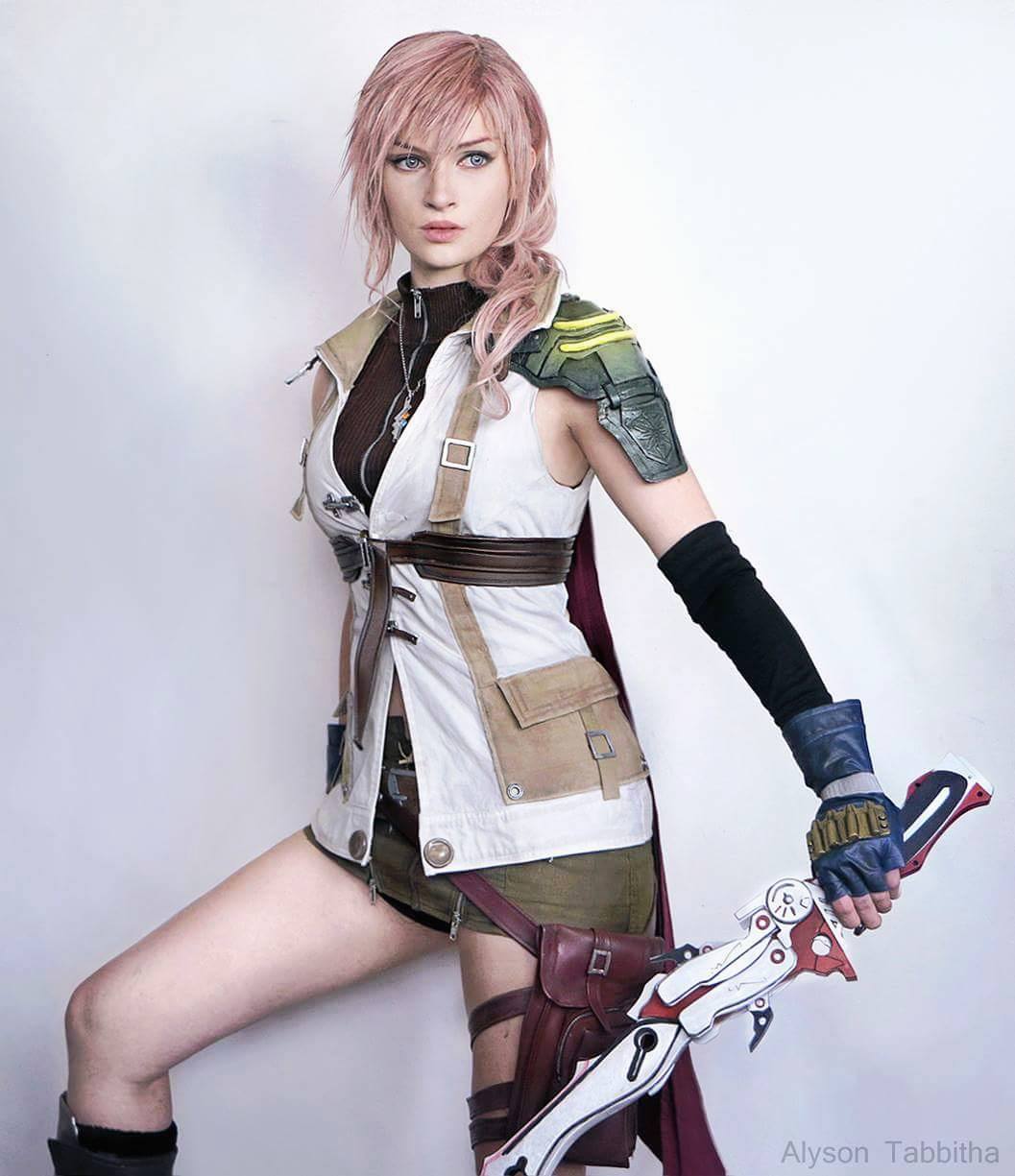 Cosplay大神级玩家Alyson Tabbitha扮演女巨人再度引起热议