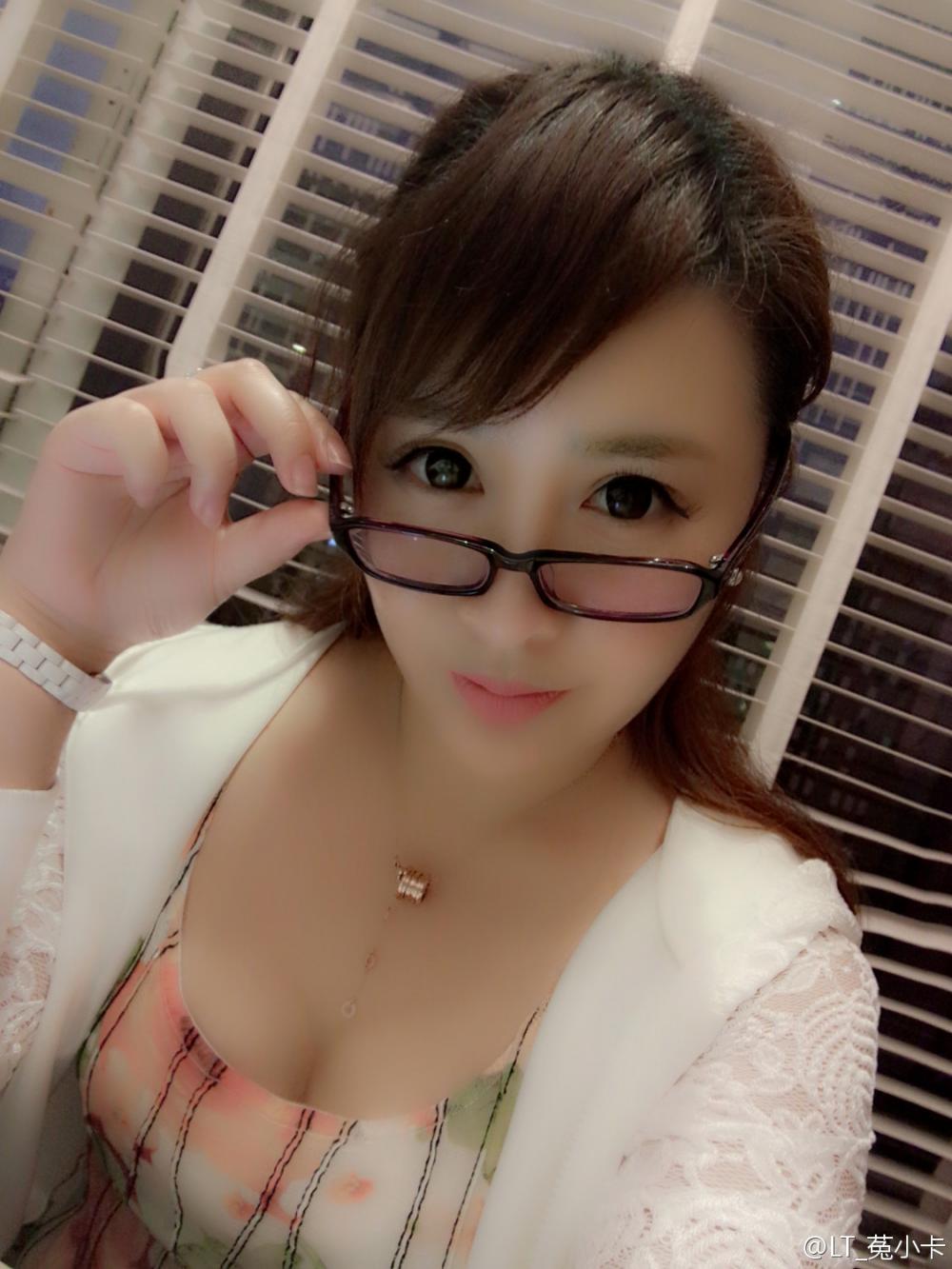 超短裙丝袜美女图片