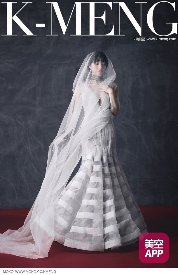 短发美女婚纱写真 梦幻朦胧