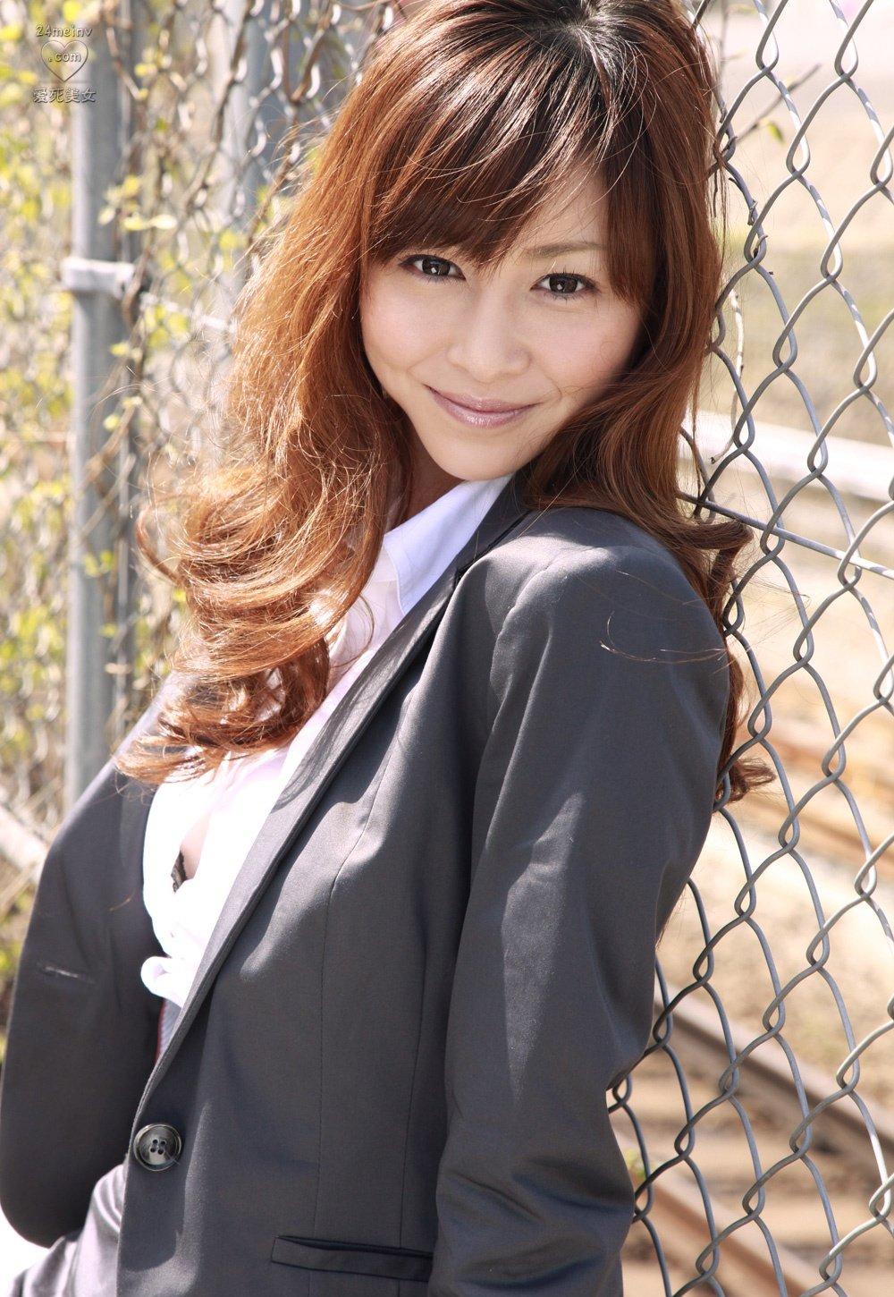 成熟白领美女 ol装白领丽人杉原杏璃豪放身影无比