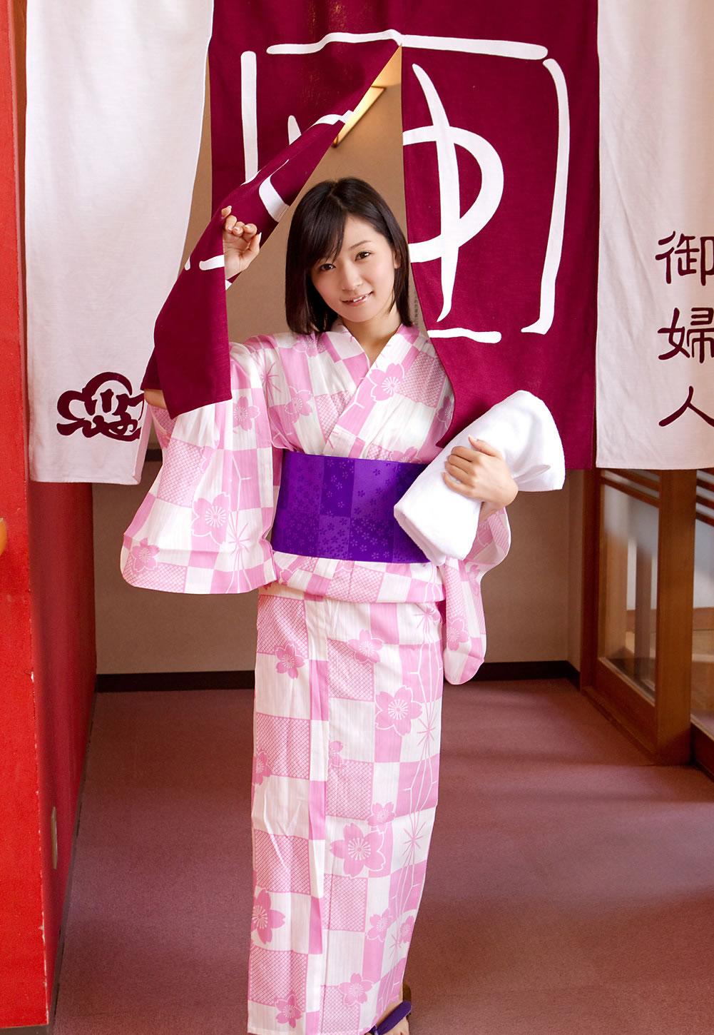 睡衣女郎階戸瑠李美艳迷人