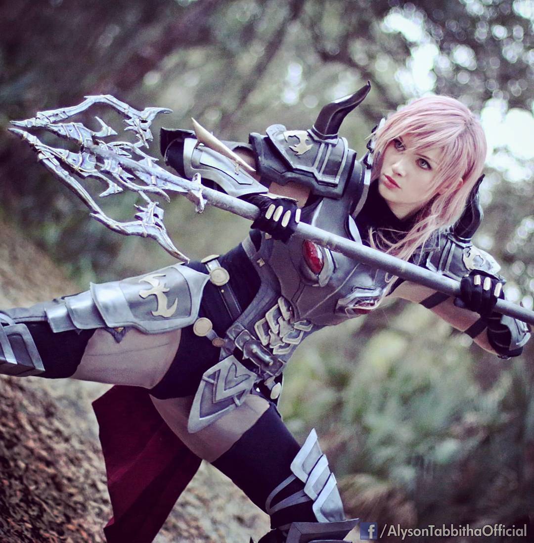 Cosplay大神级玩家Alyson Tabbitha扮演女巨人再度引起热议