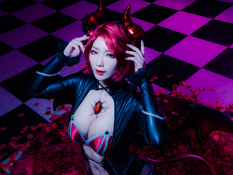 《King's Raid》魅魔Epis性感紧身连体皮衣美女Cosplay